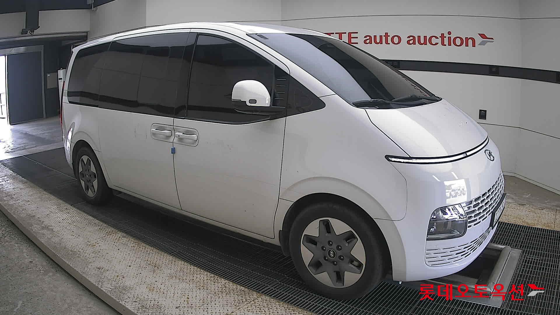 2022 - hyundai staria