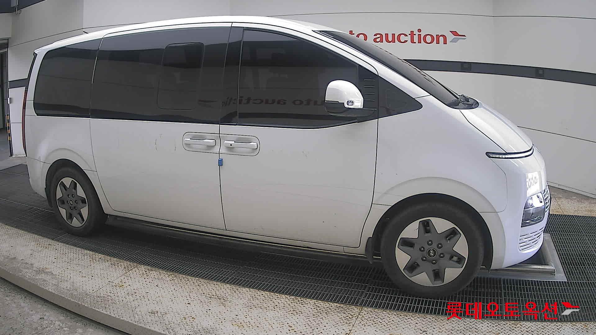 2022 - hyundai staria