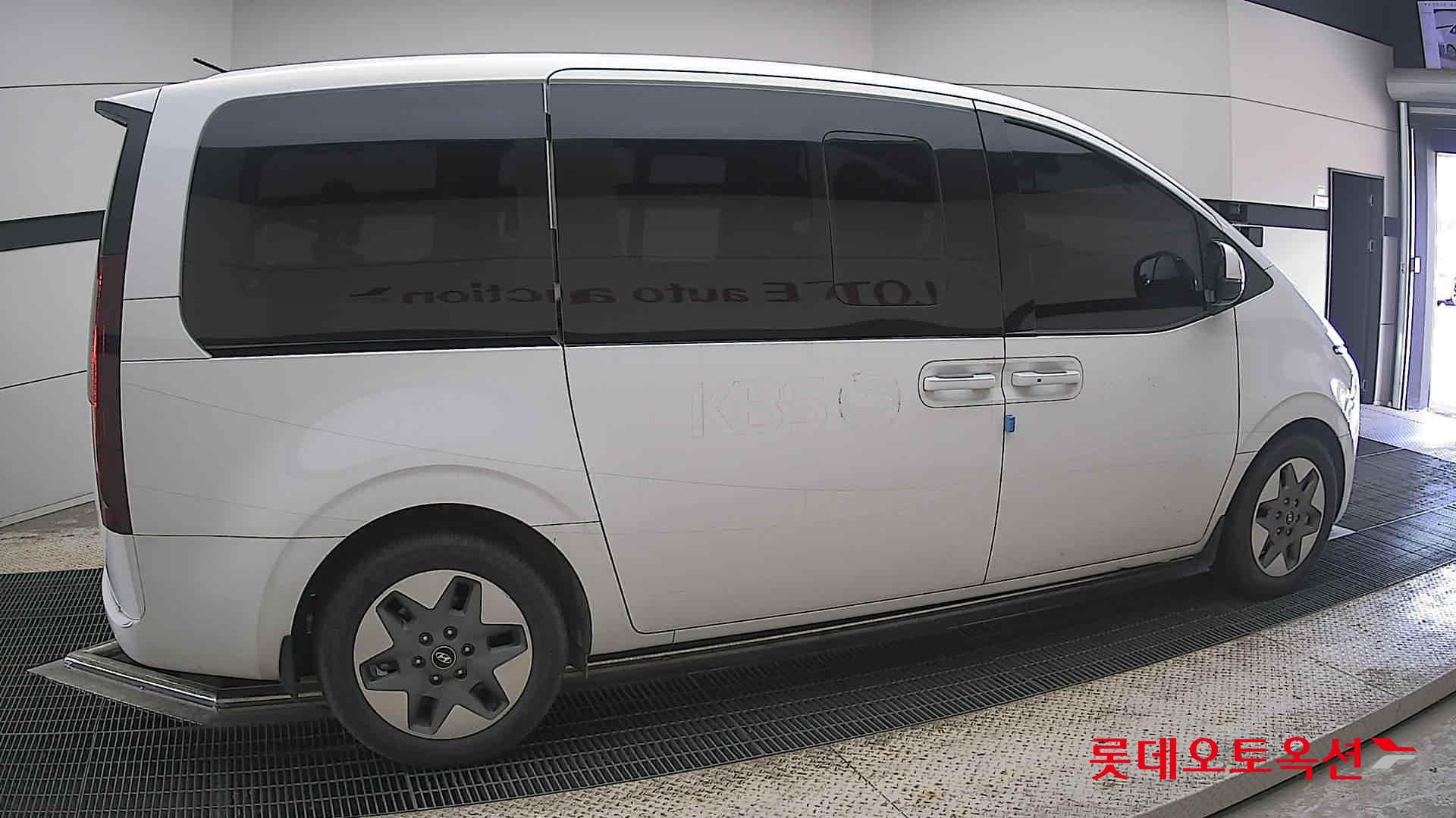 2022 - hyundai staria