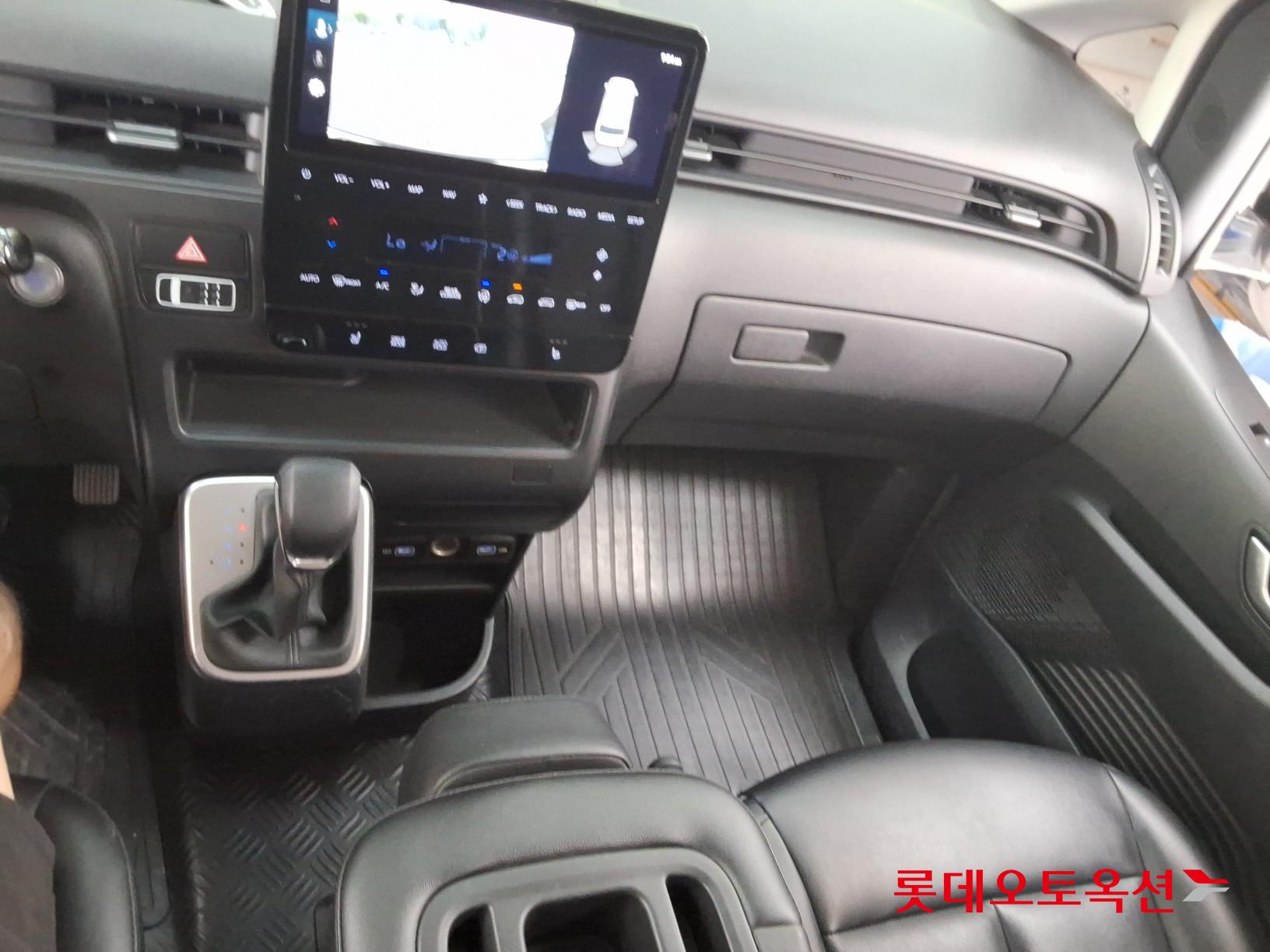 2022 - hyundai staria
