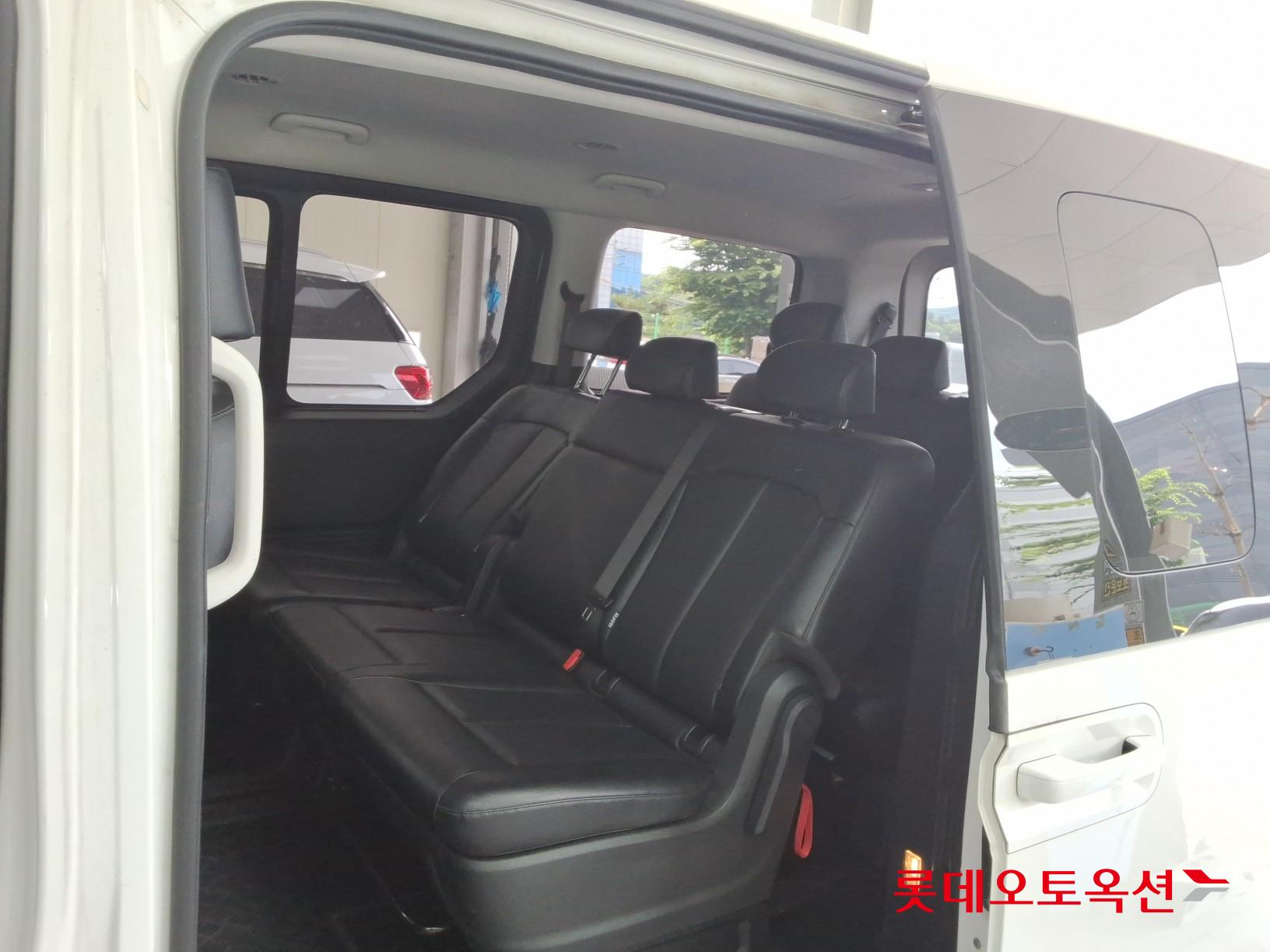 2022 - hyundai staria