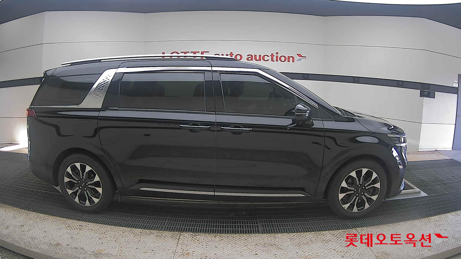2022 - kia carnival