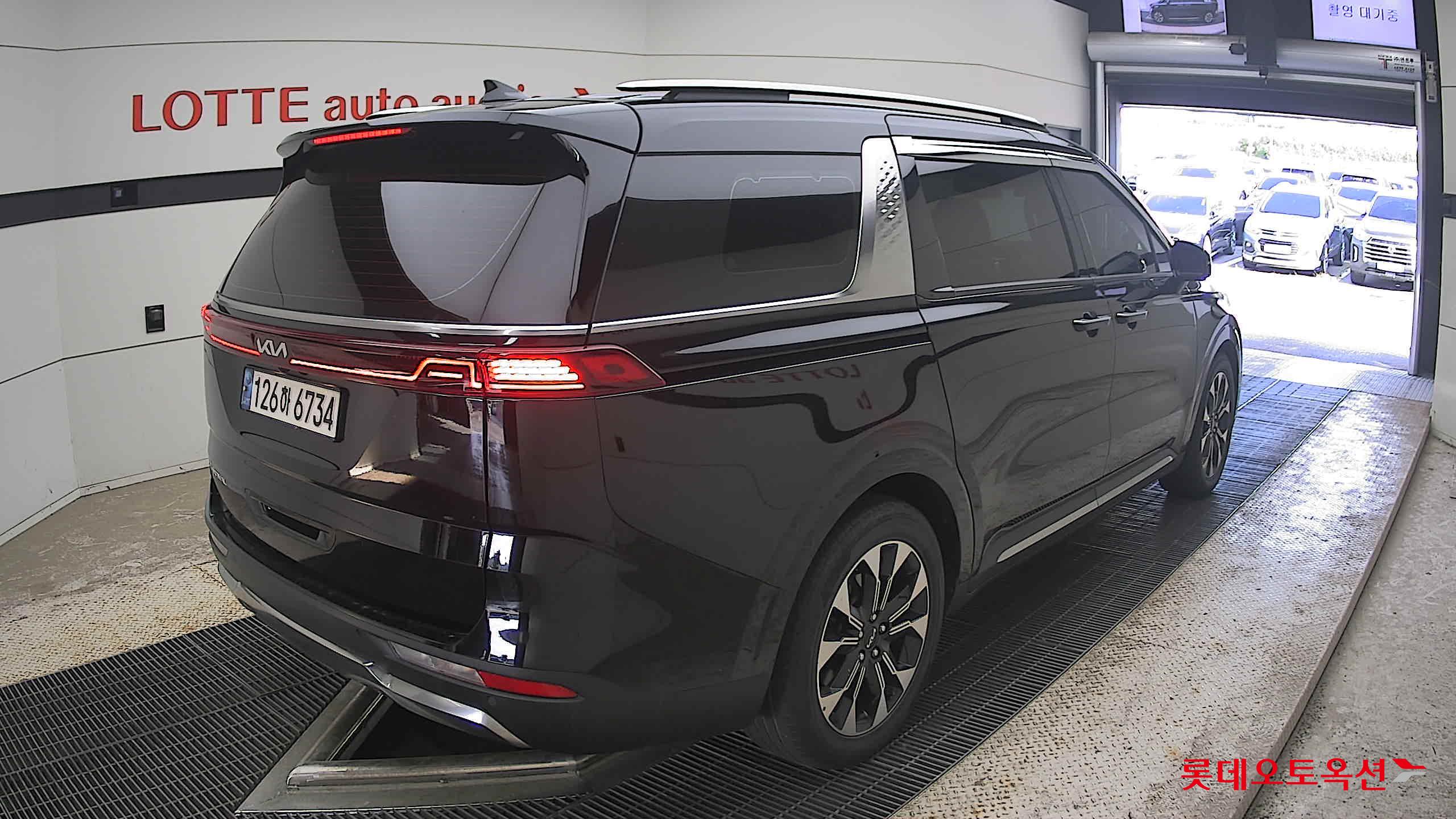 2022 - kia carnival