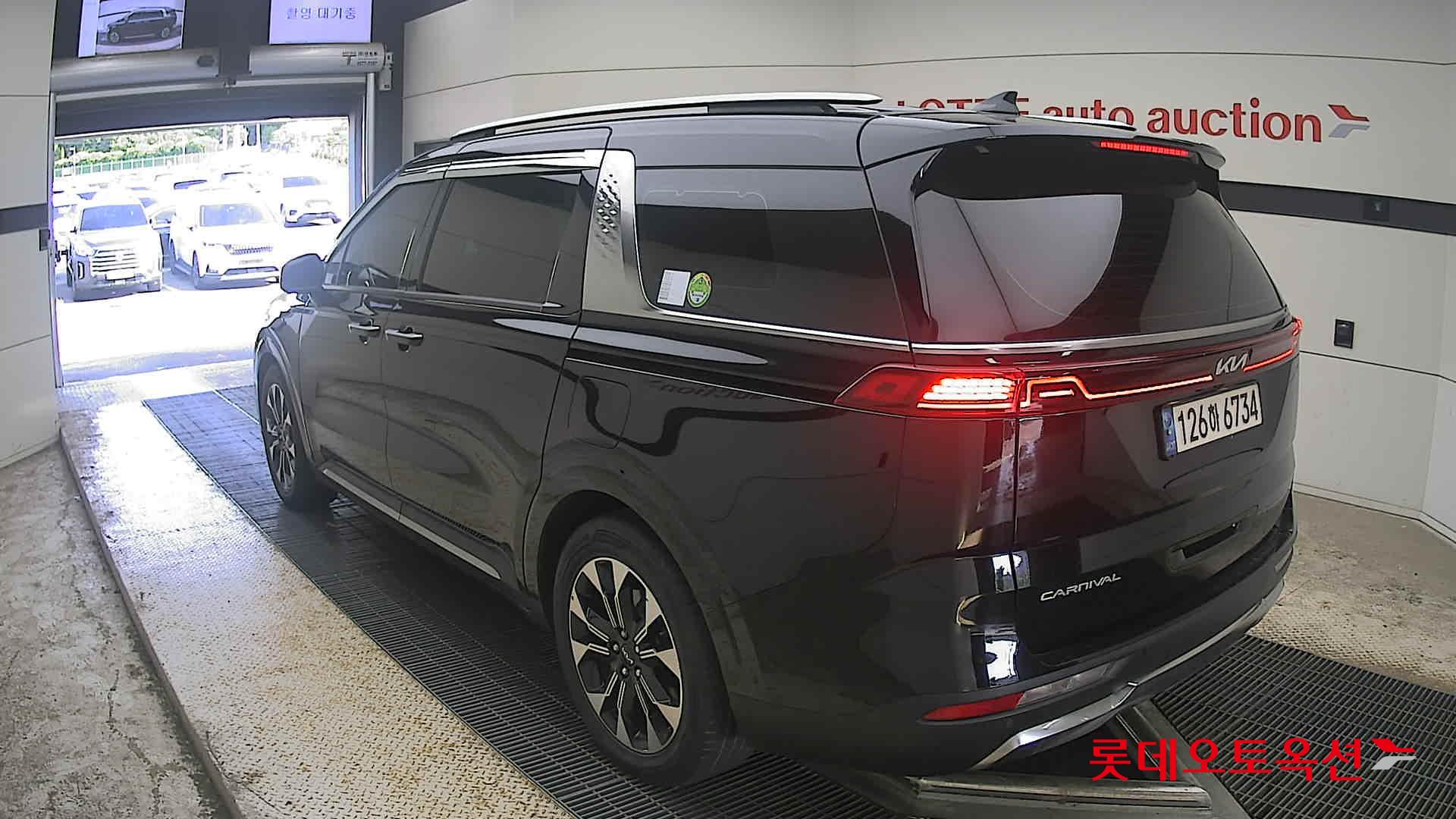 2022 - kia carnival