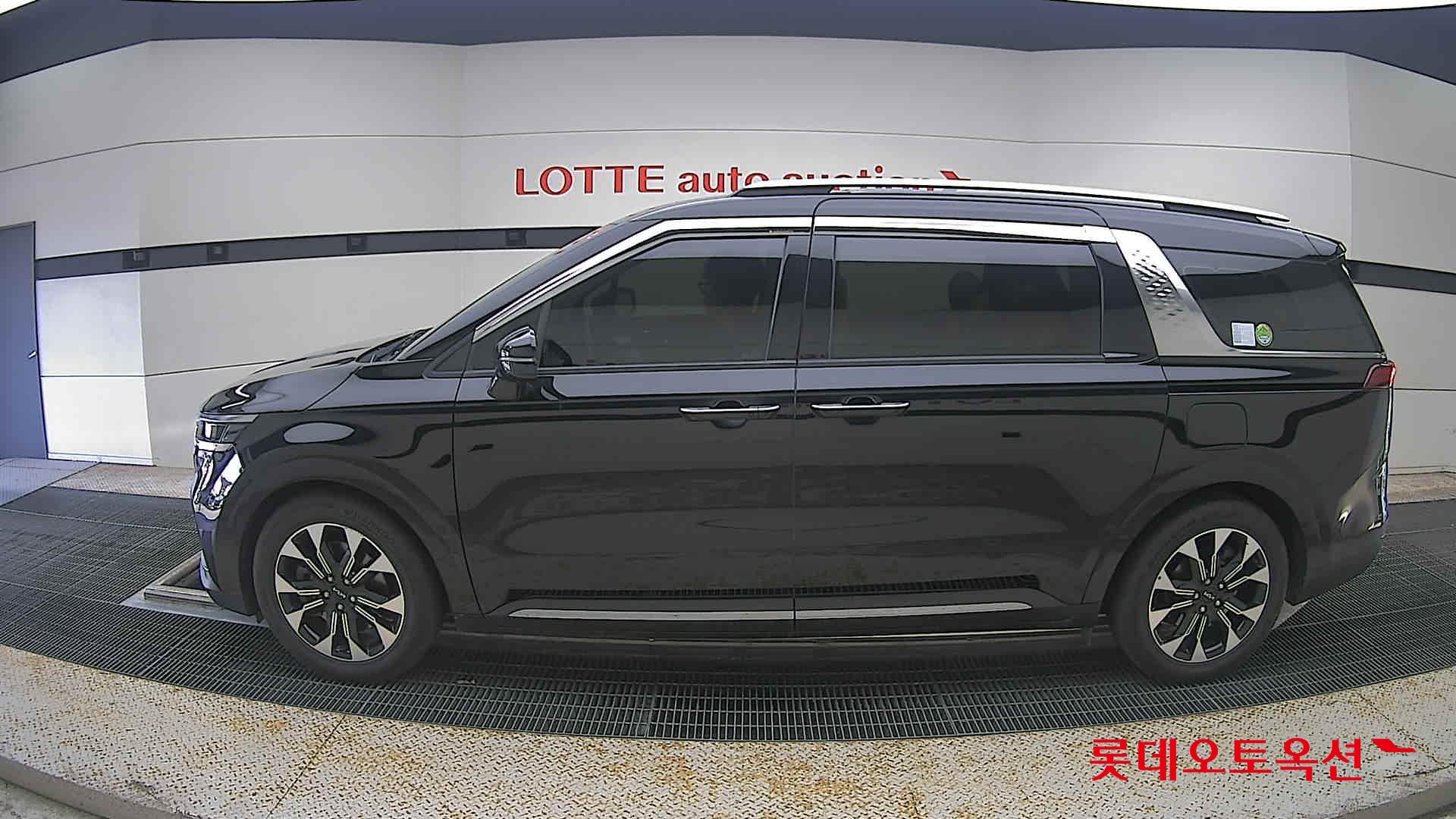 2022 - kia carnival