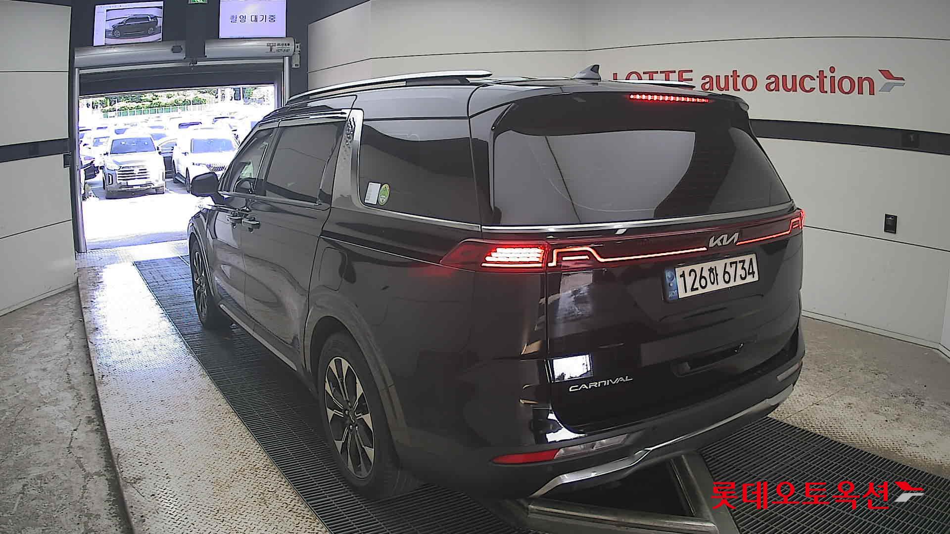 2022 - kia carnival