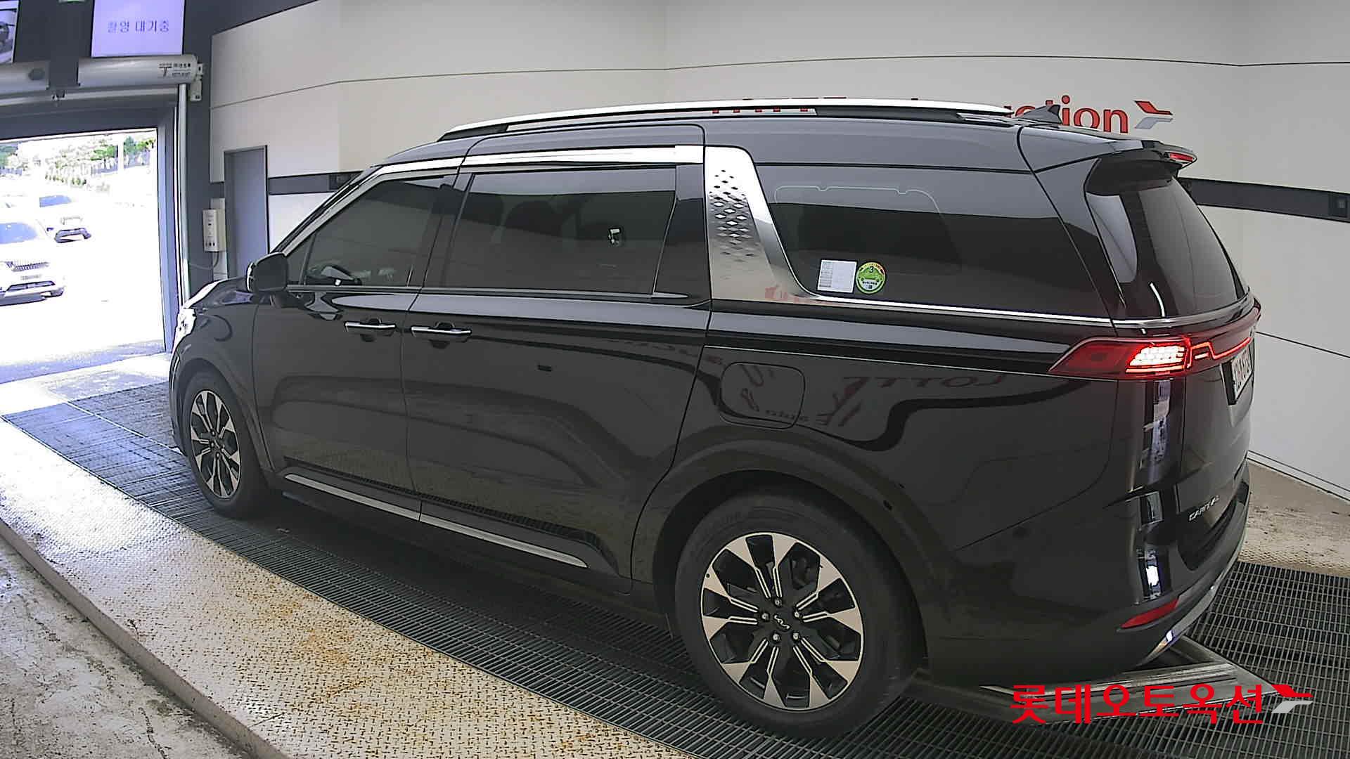 2022 - kia carnival
