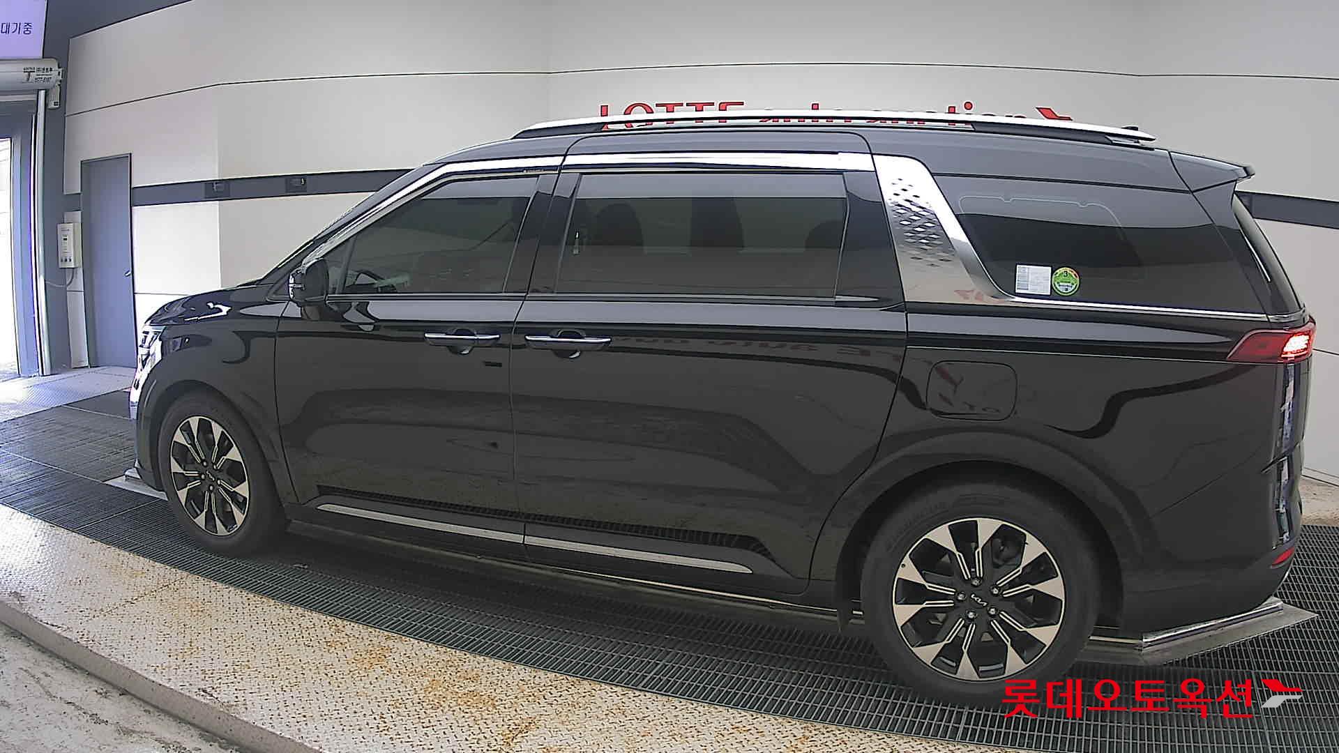 2022 - kia carnival