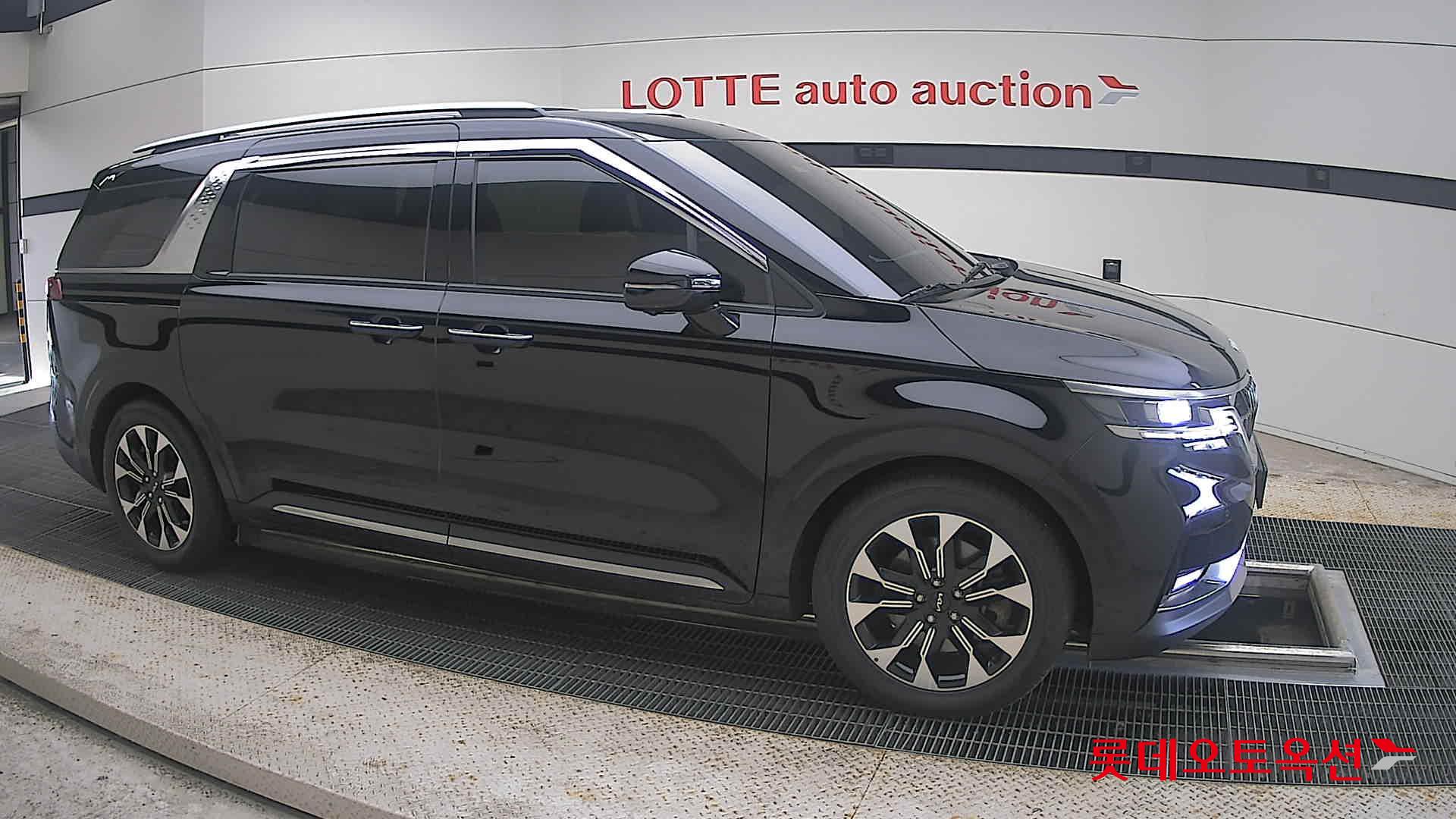 2022 - kia carnival