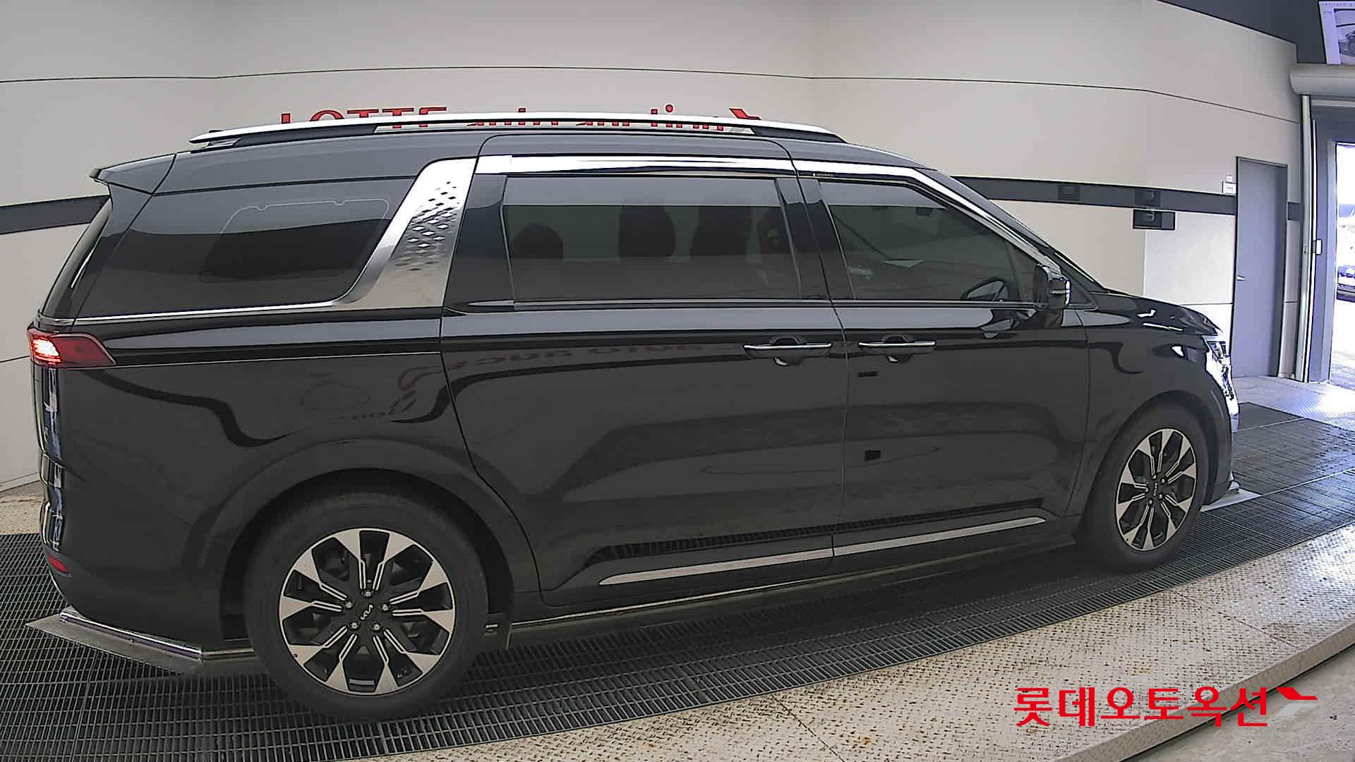 2022 - kia carnival