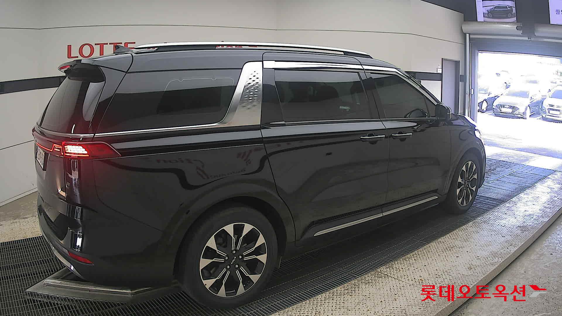 2022 - kia carnival