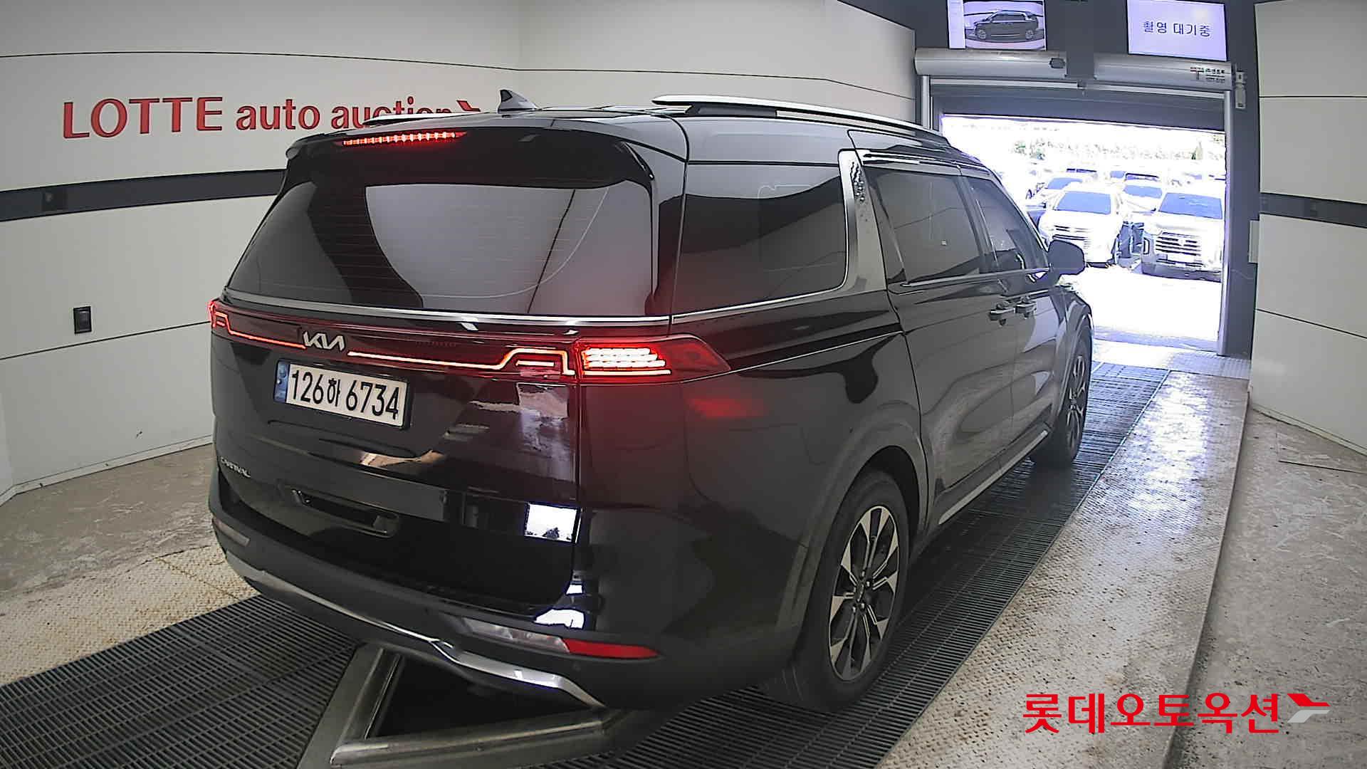 2022 - kia carnival