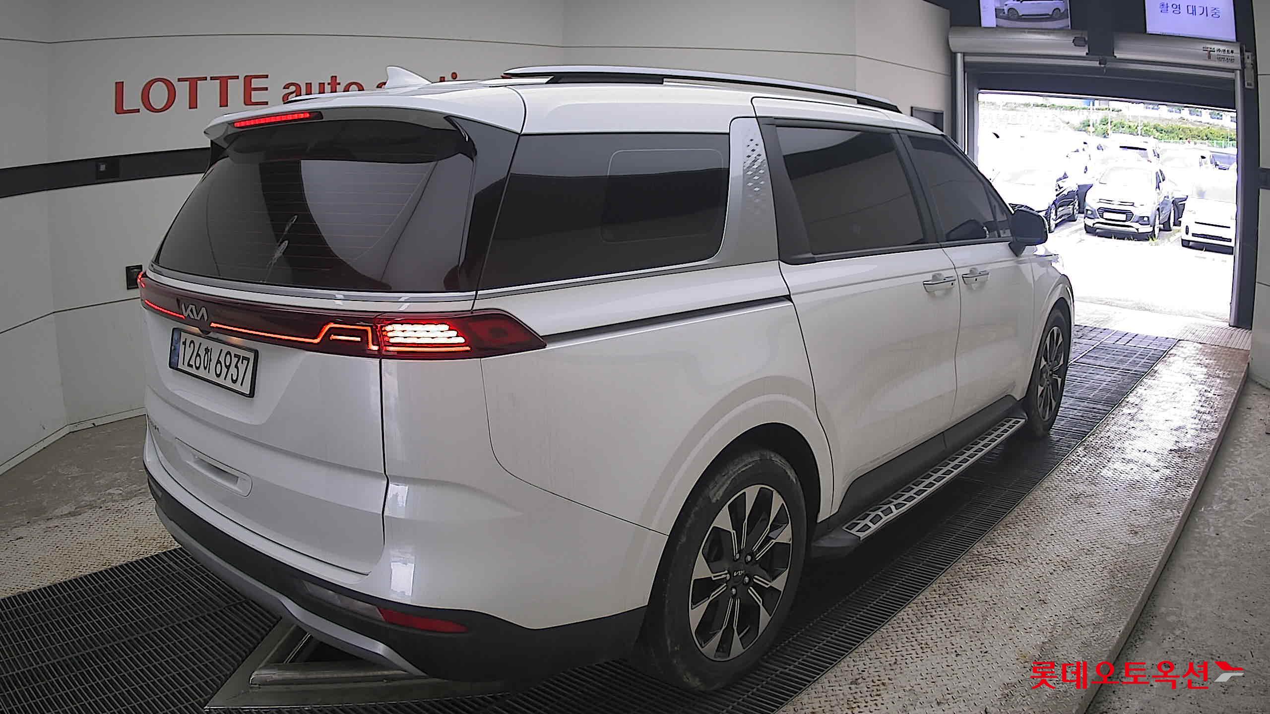 2022 - kia carnival