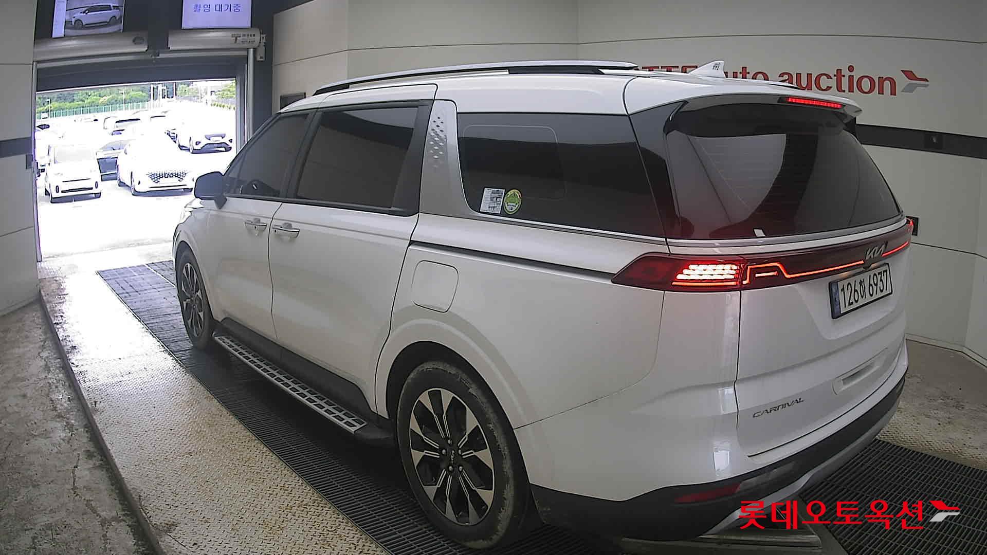 2022 - kia carnival