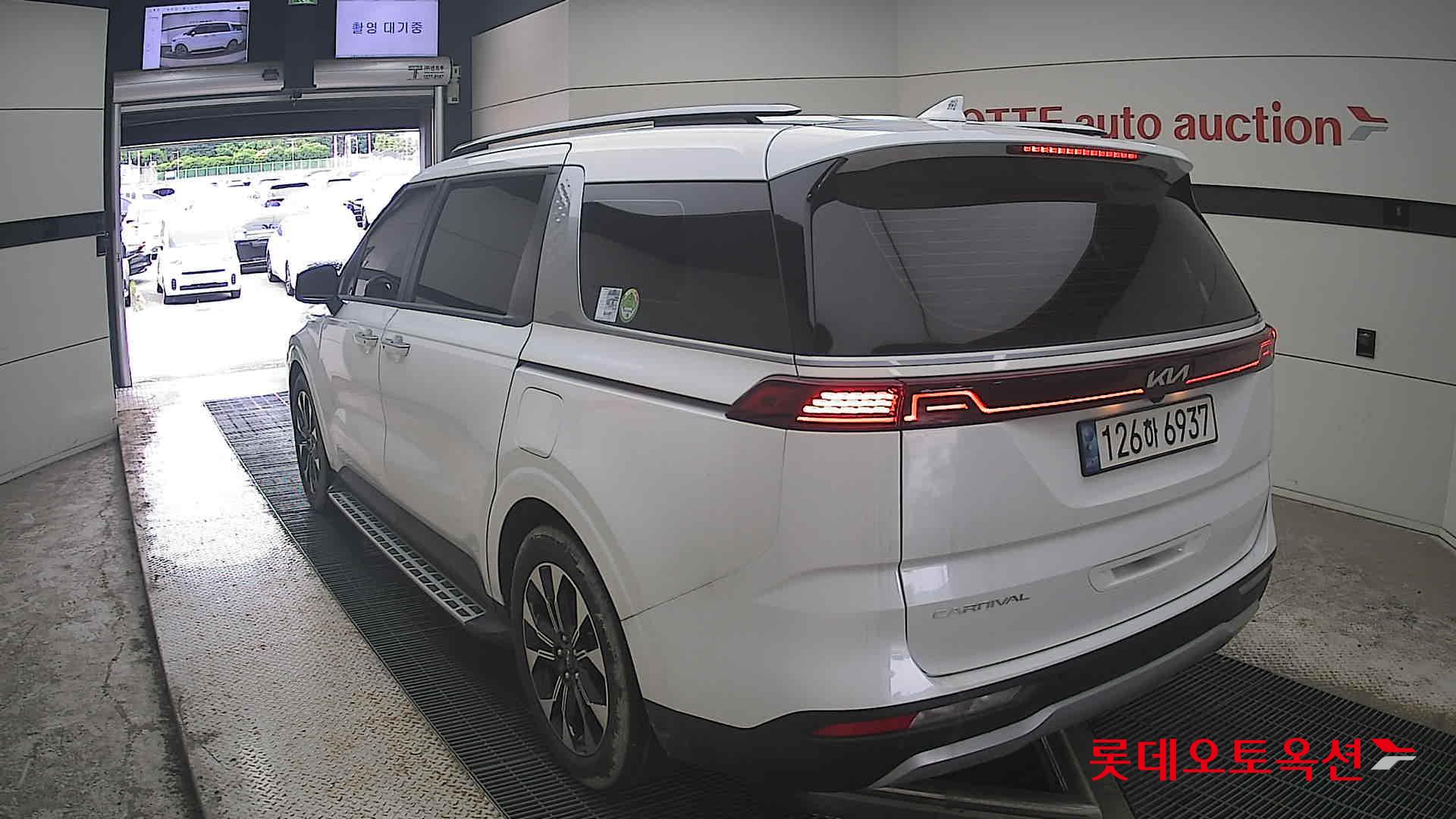 2022 - kia carnival