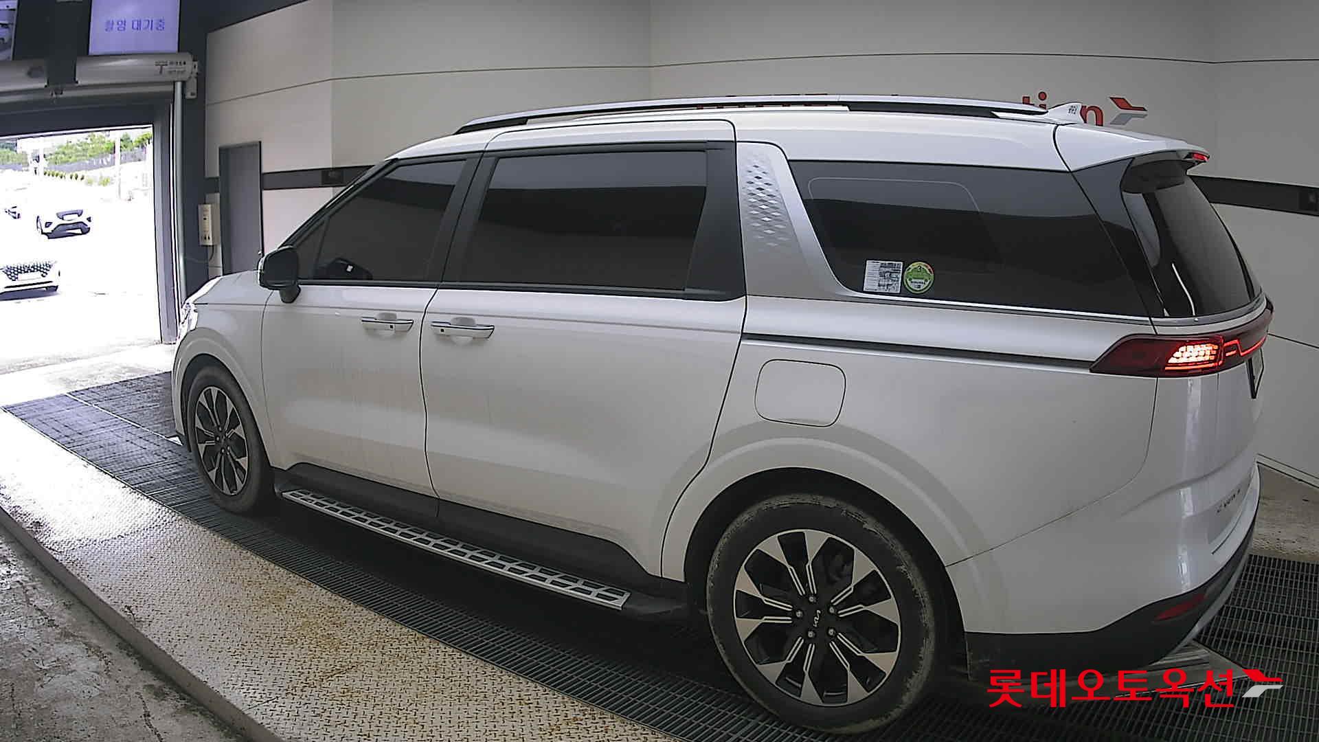 2022 - kia carnival