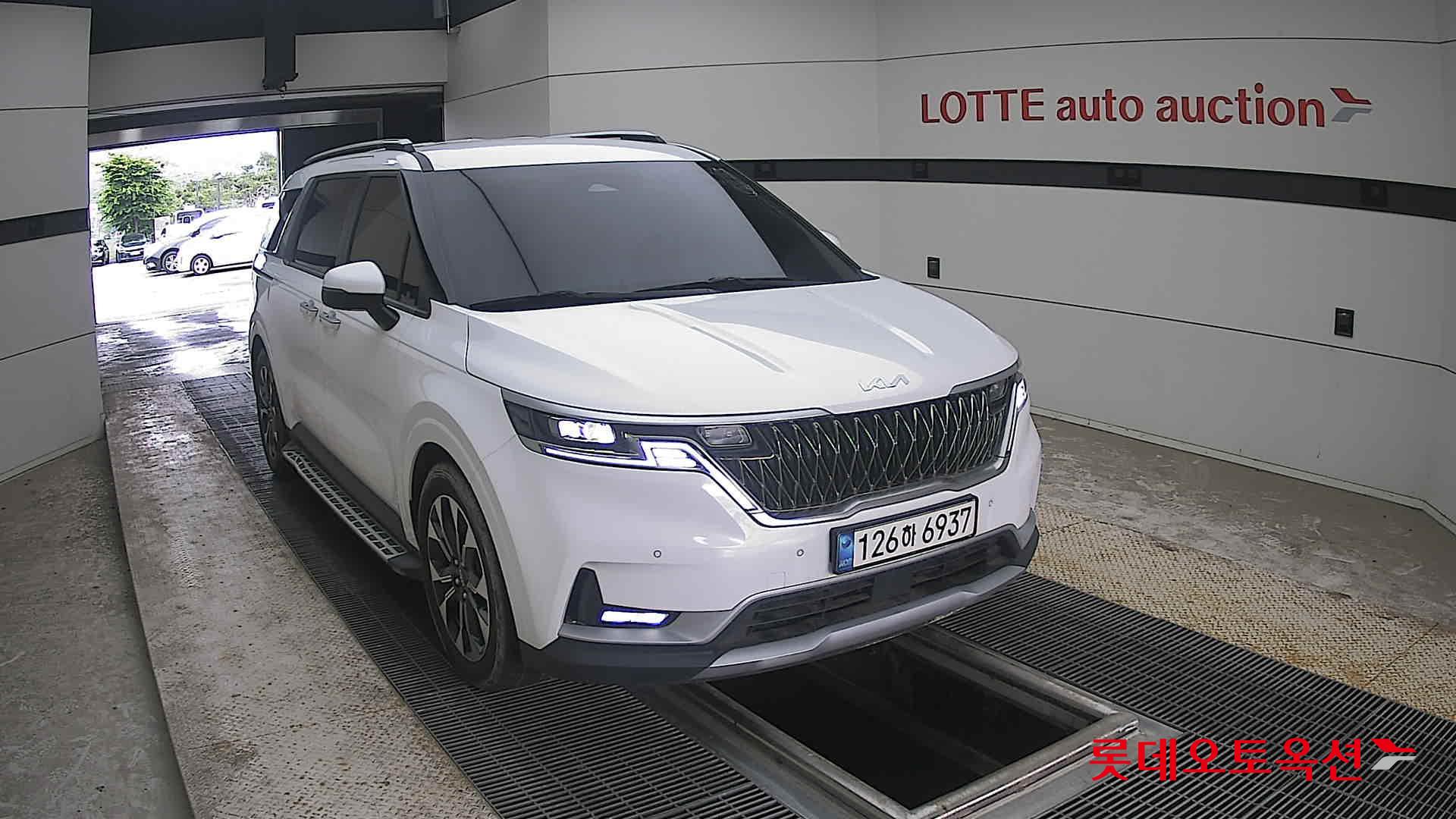 2022 - kia carnival