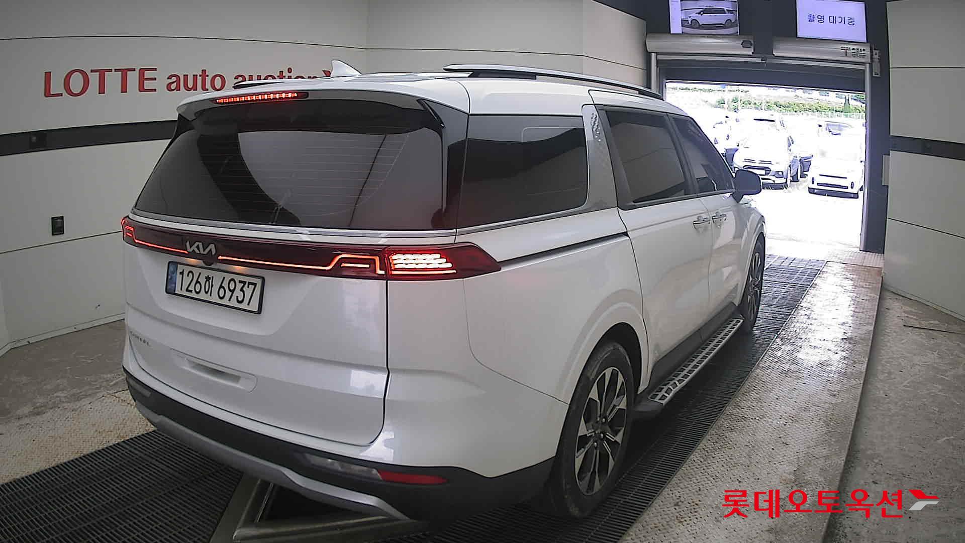 2022 - kia carnival