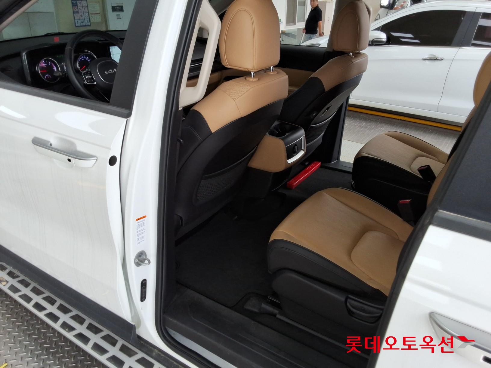 2022 - kia carnival