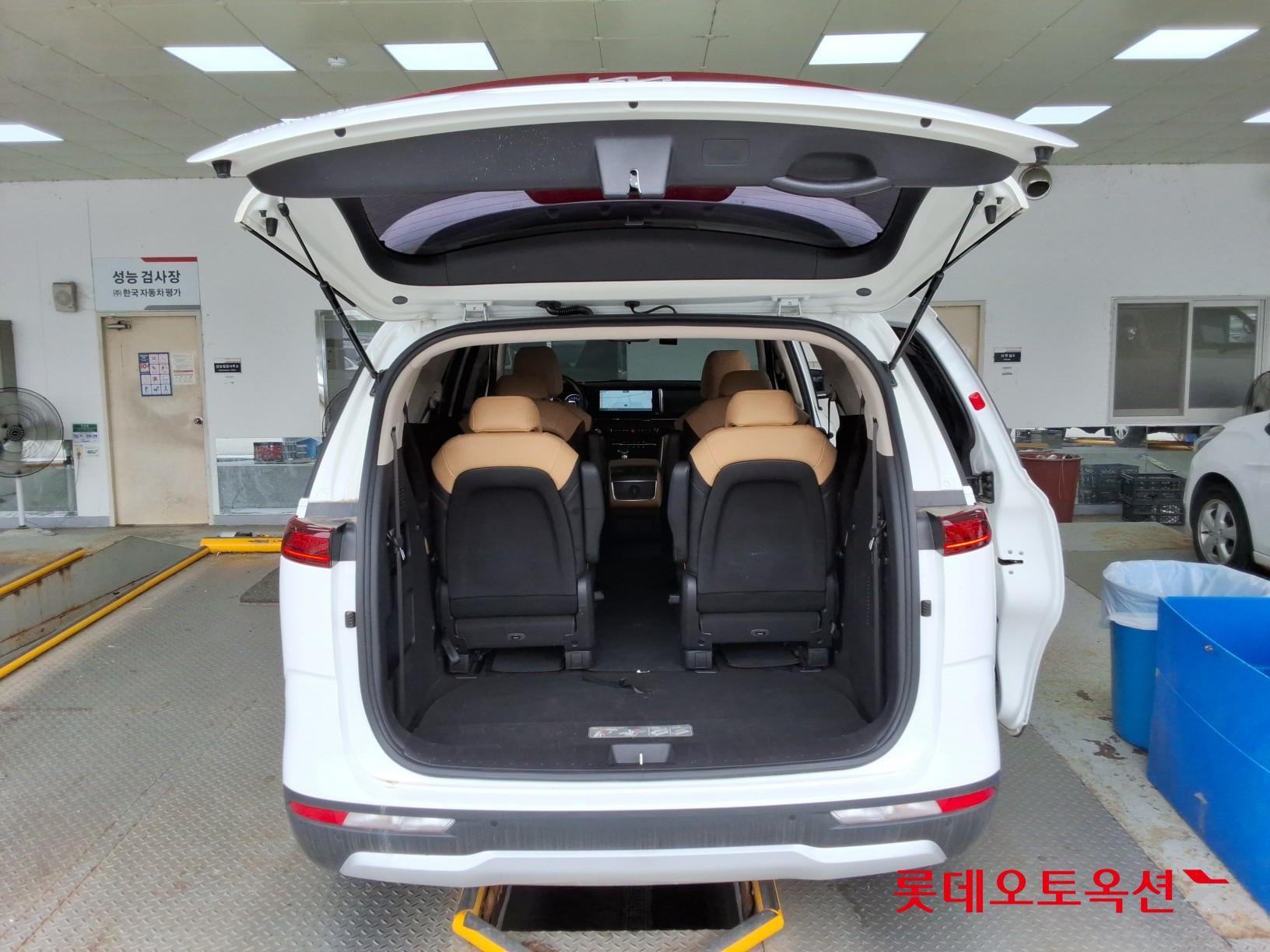 2022 - kia carnival