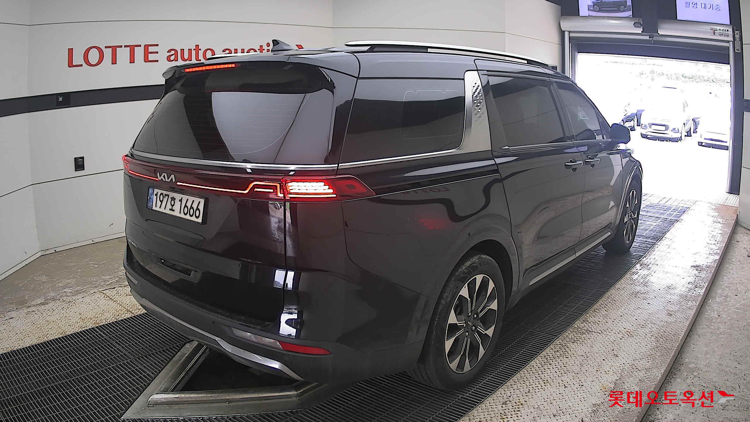 2023 - kia carnival