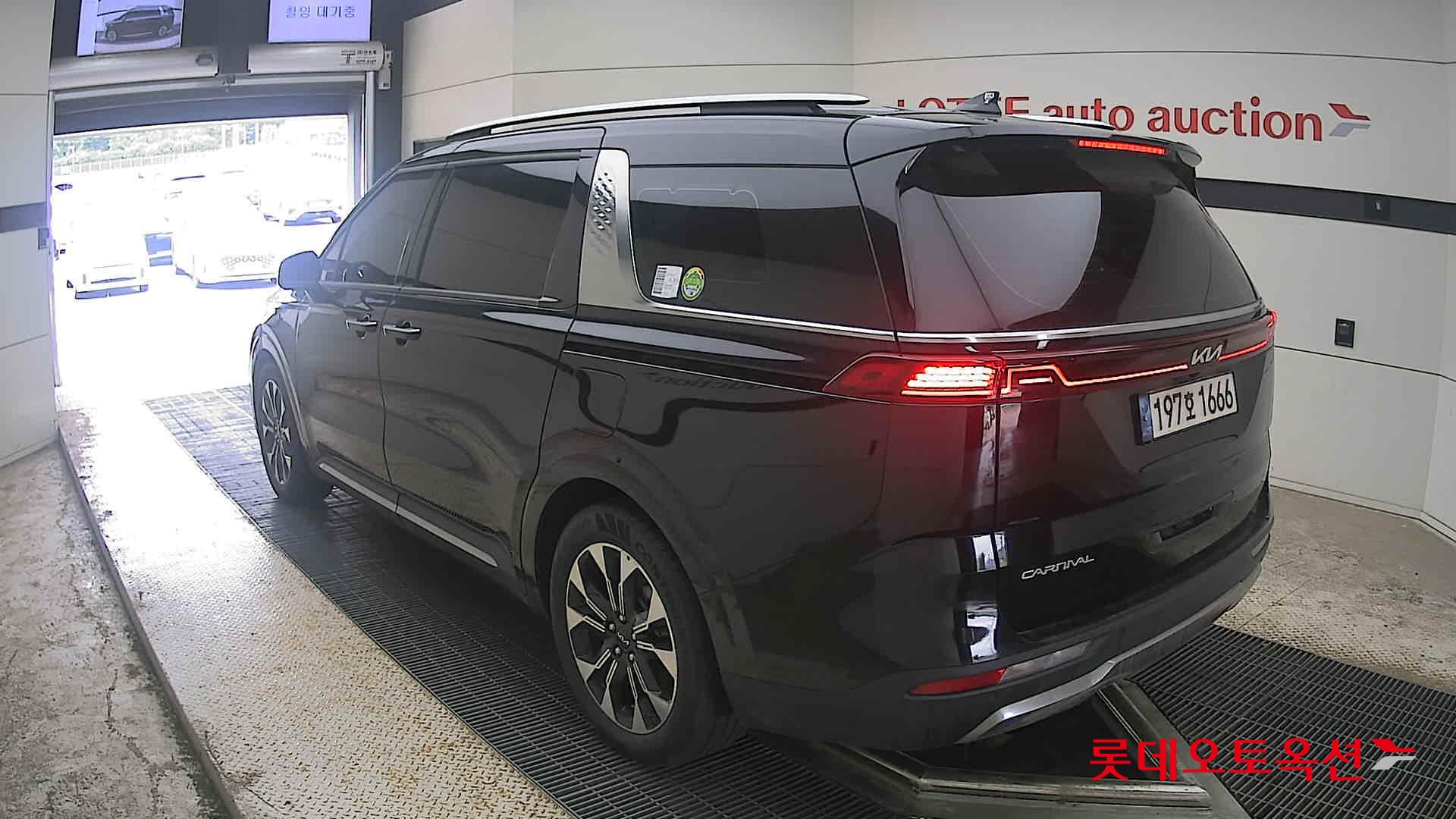2023 - kia carnival