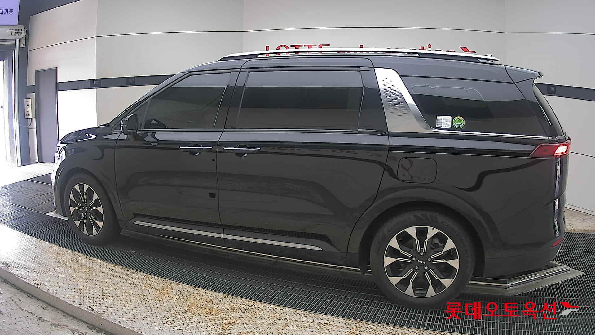 2023 - kia carnival