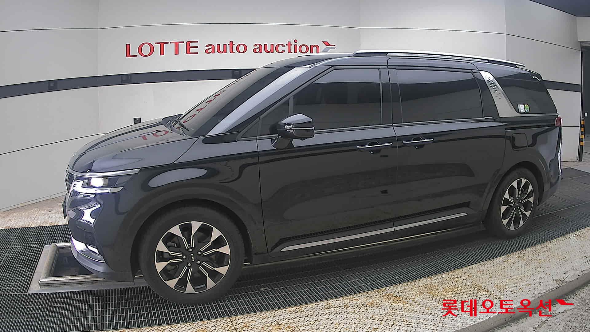 2023 - kia carnival