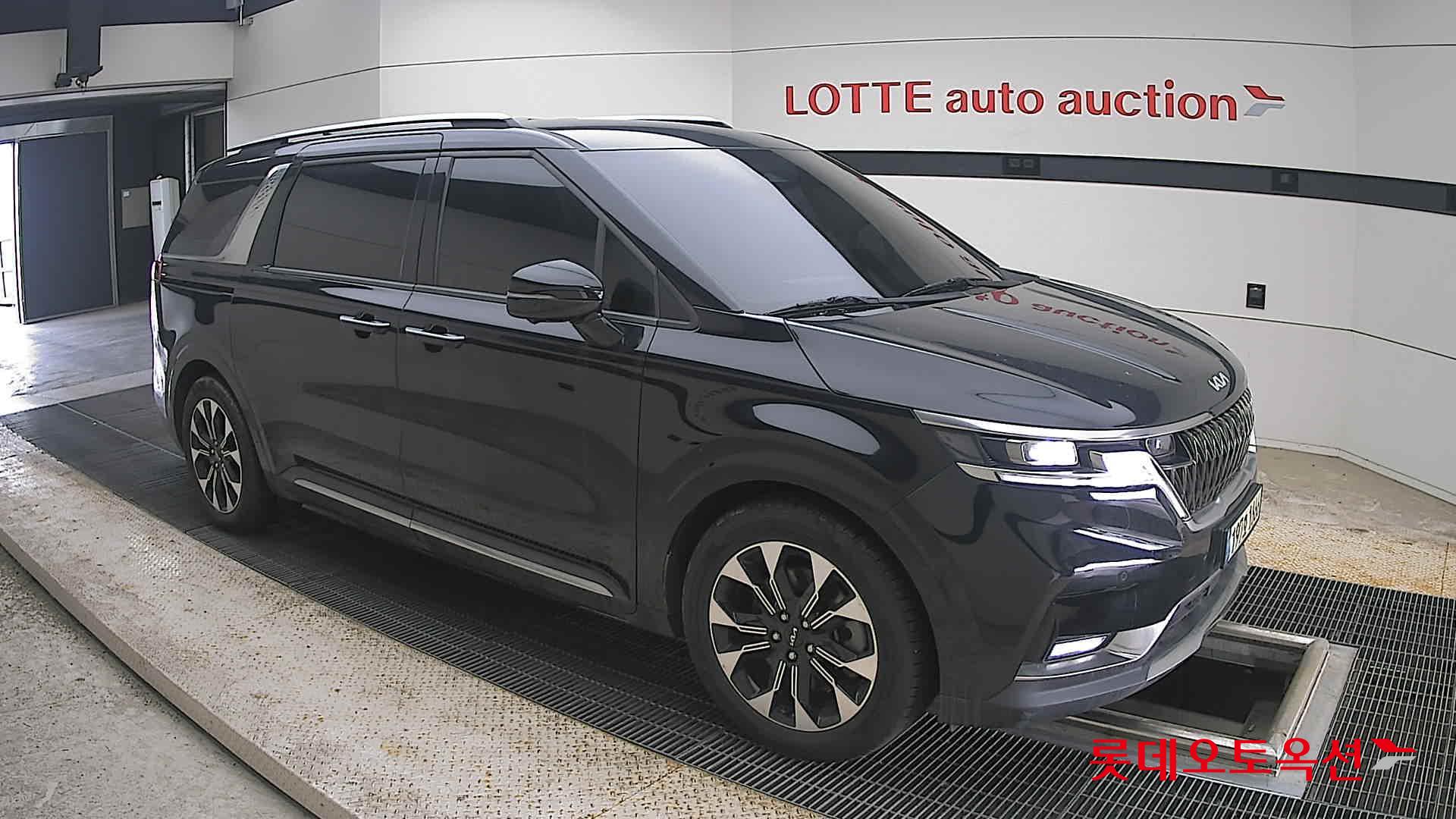 2023 - kia carnival