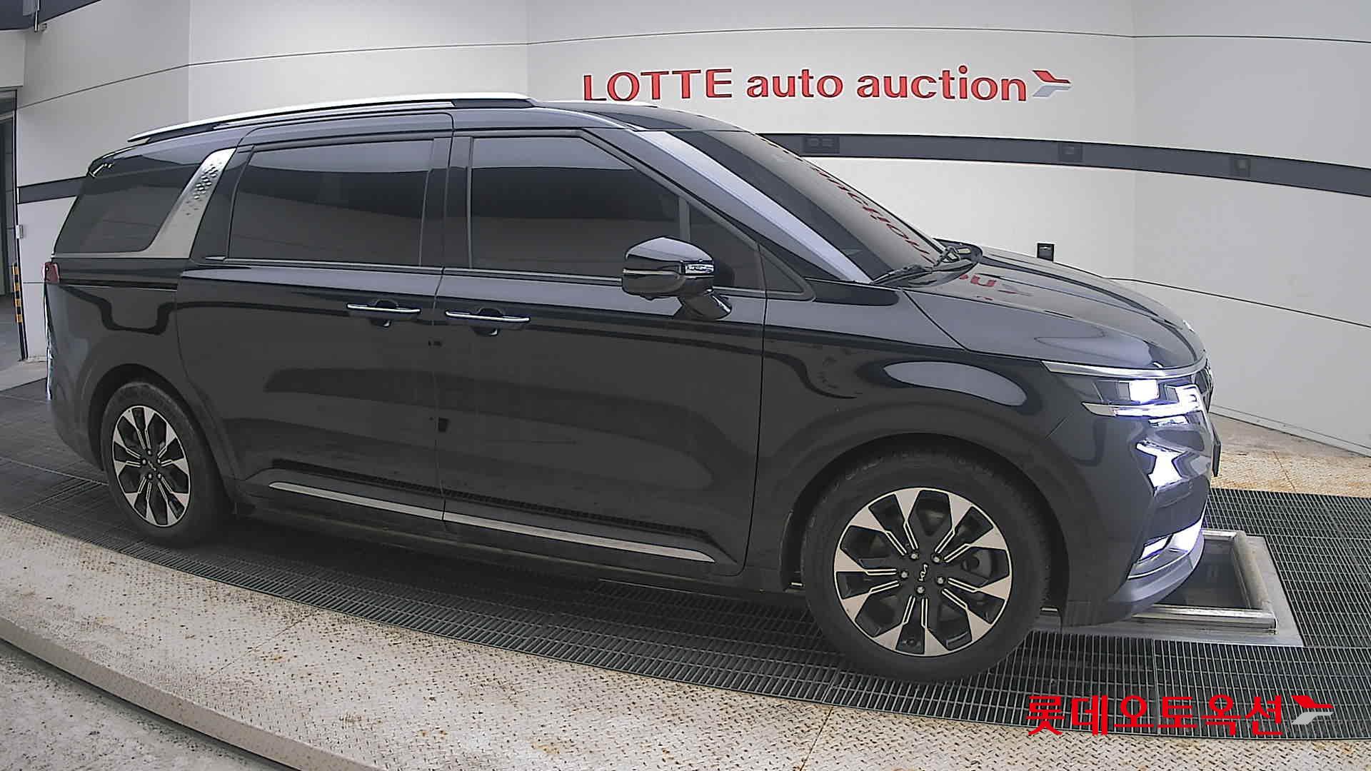 2023 - kia carnival