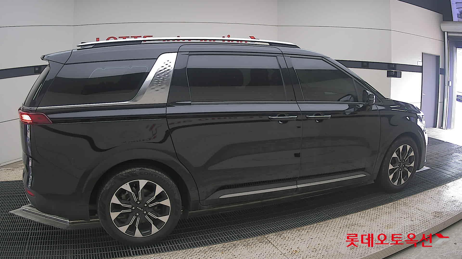 2023 - kia carnival