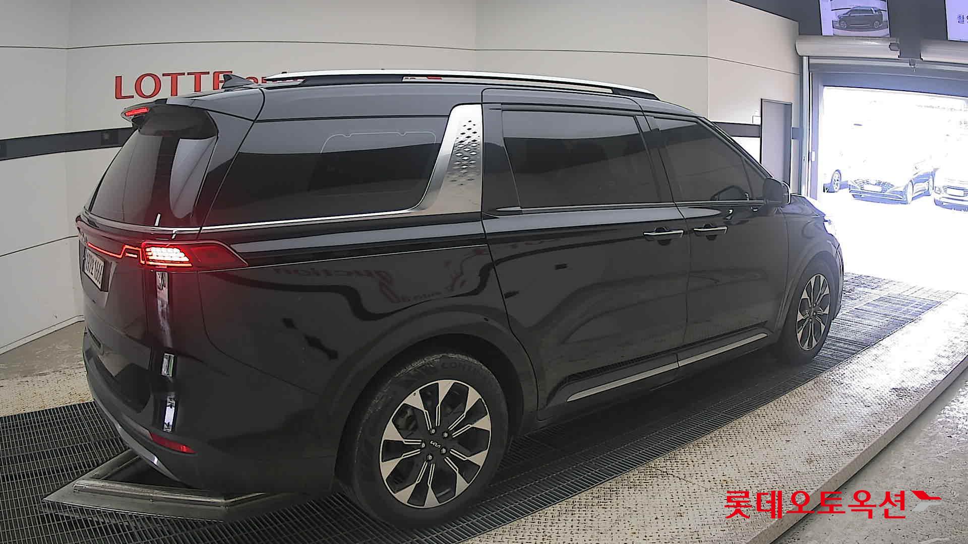 2023 - kia carnival