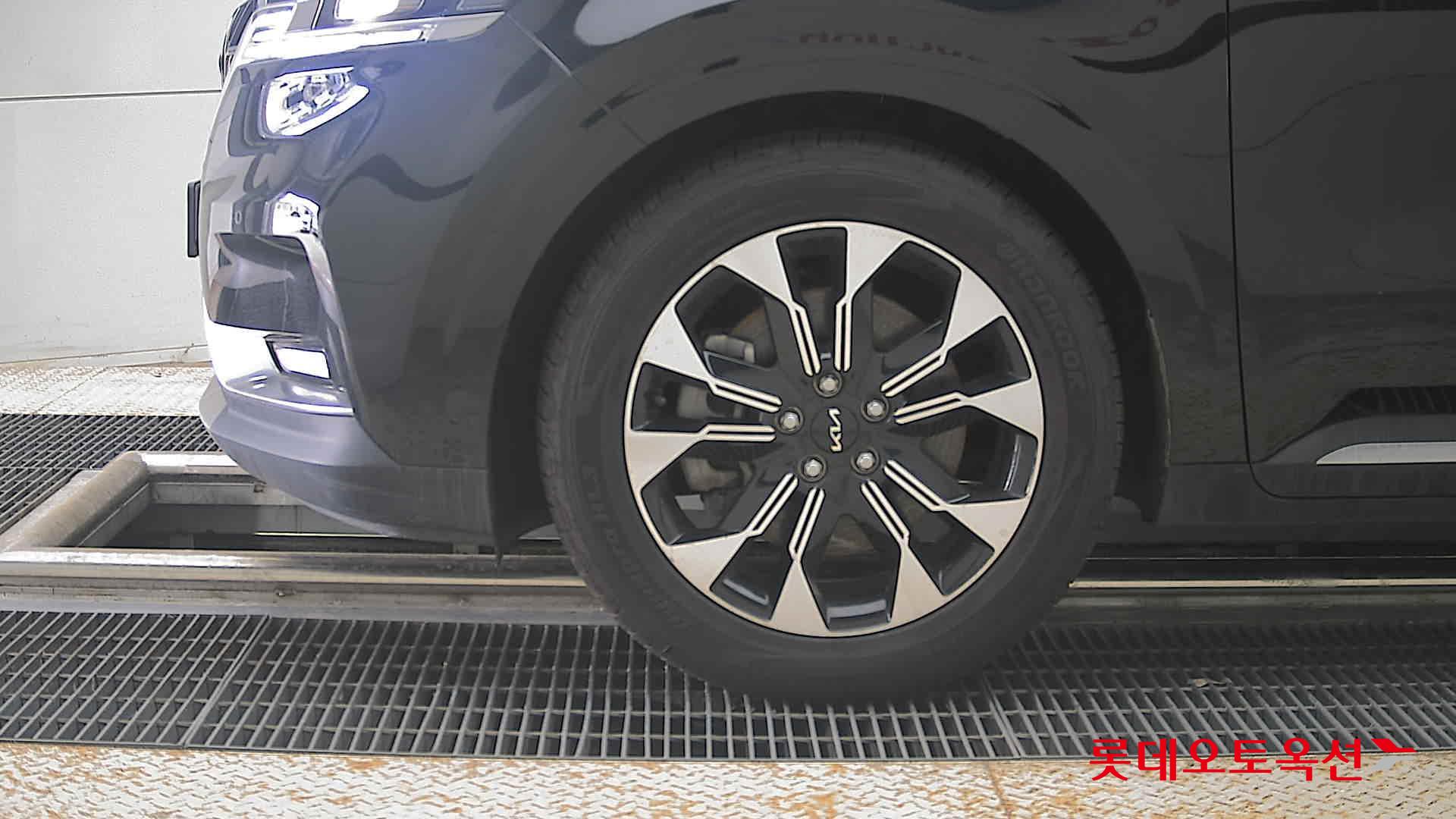 2023 - kia carnival
