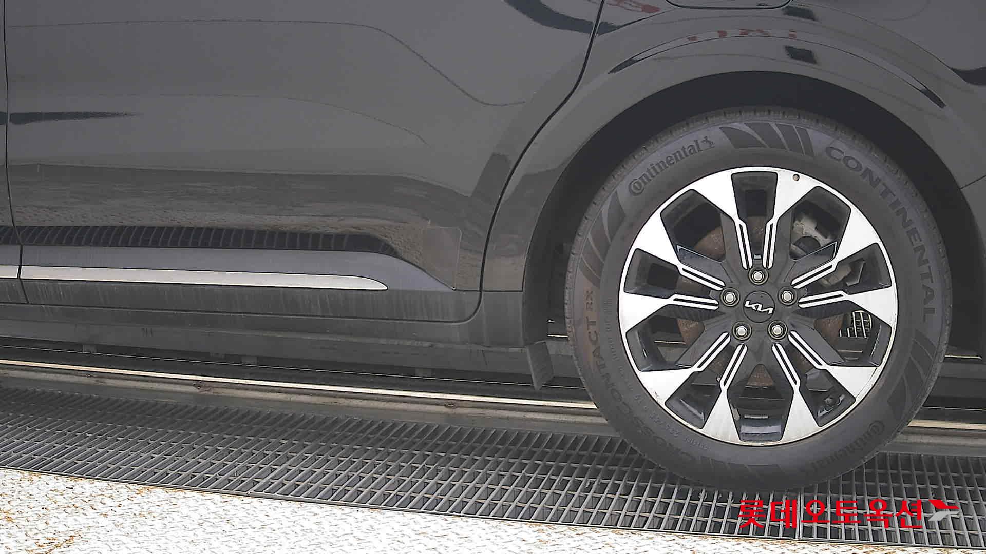 2023 - kia carnival