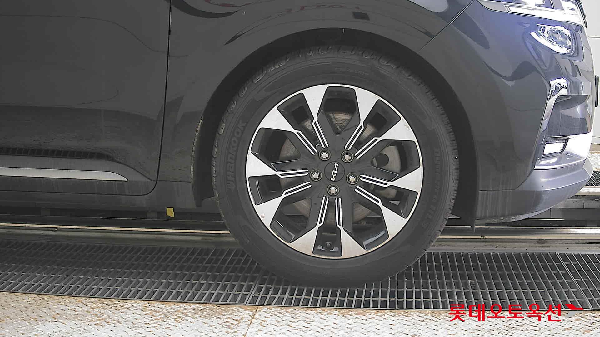 2023 - kia carnival