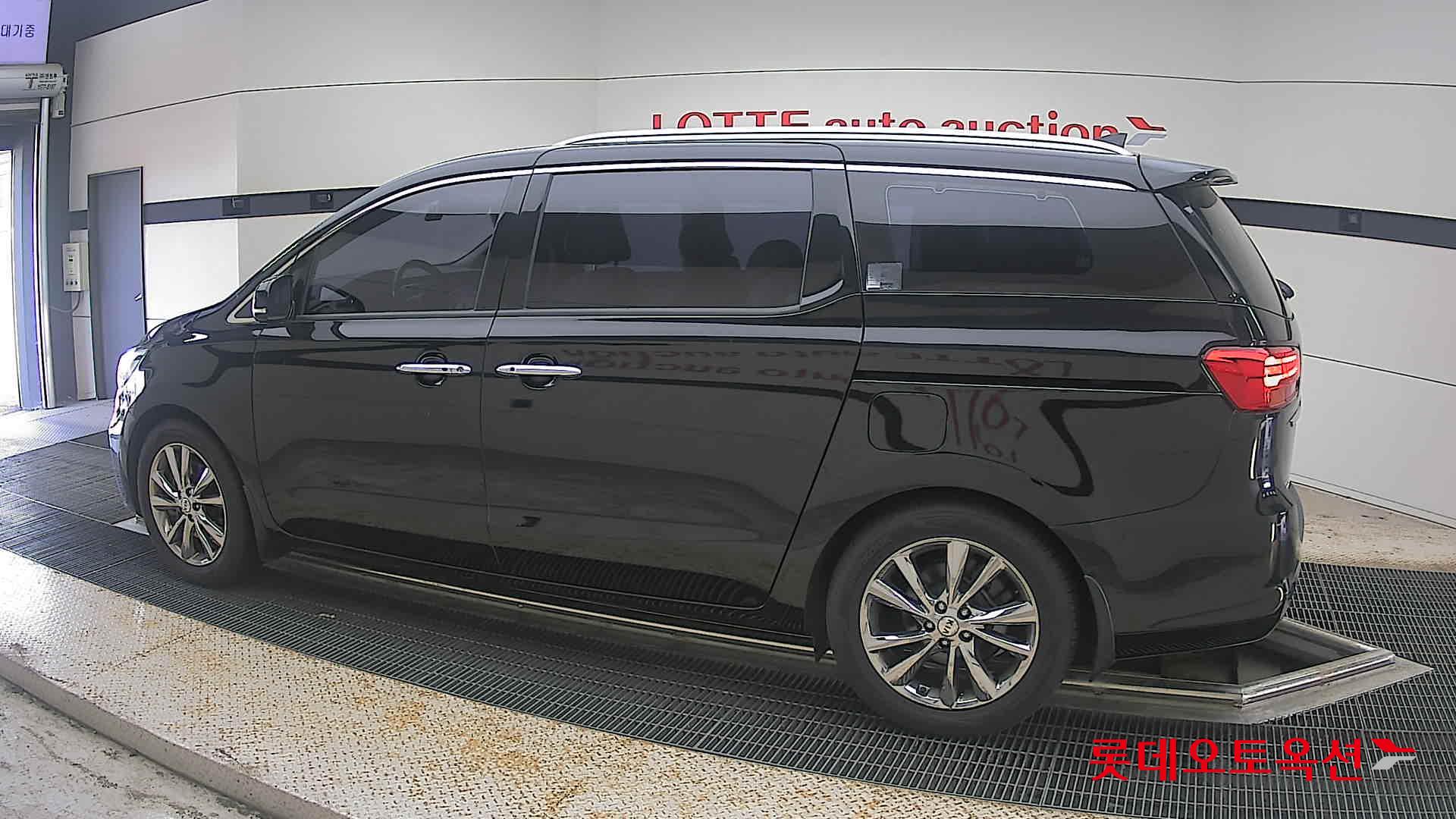 2020 - kia carnival
