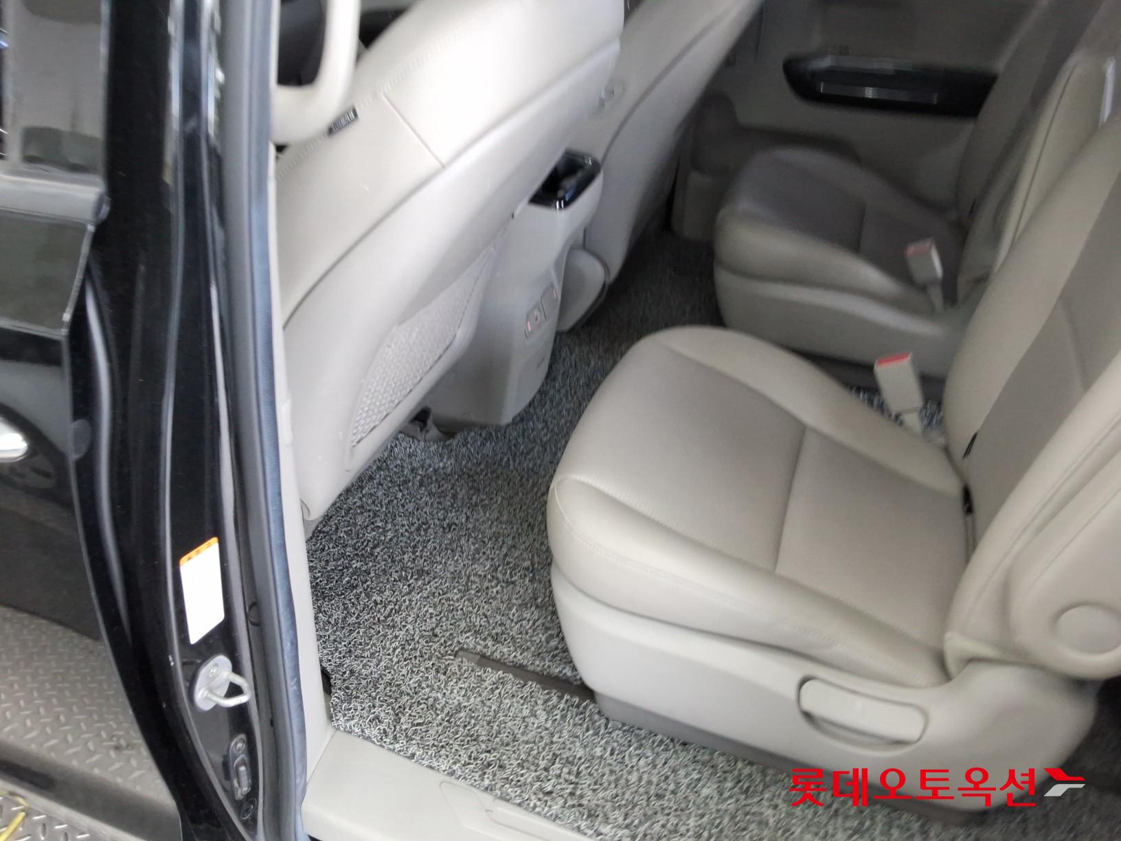 2020 - kia carnival