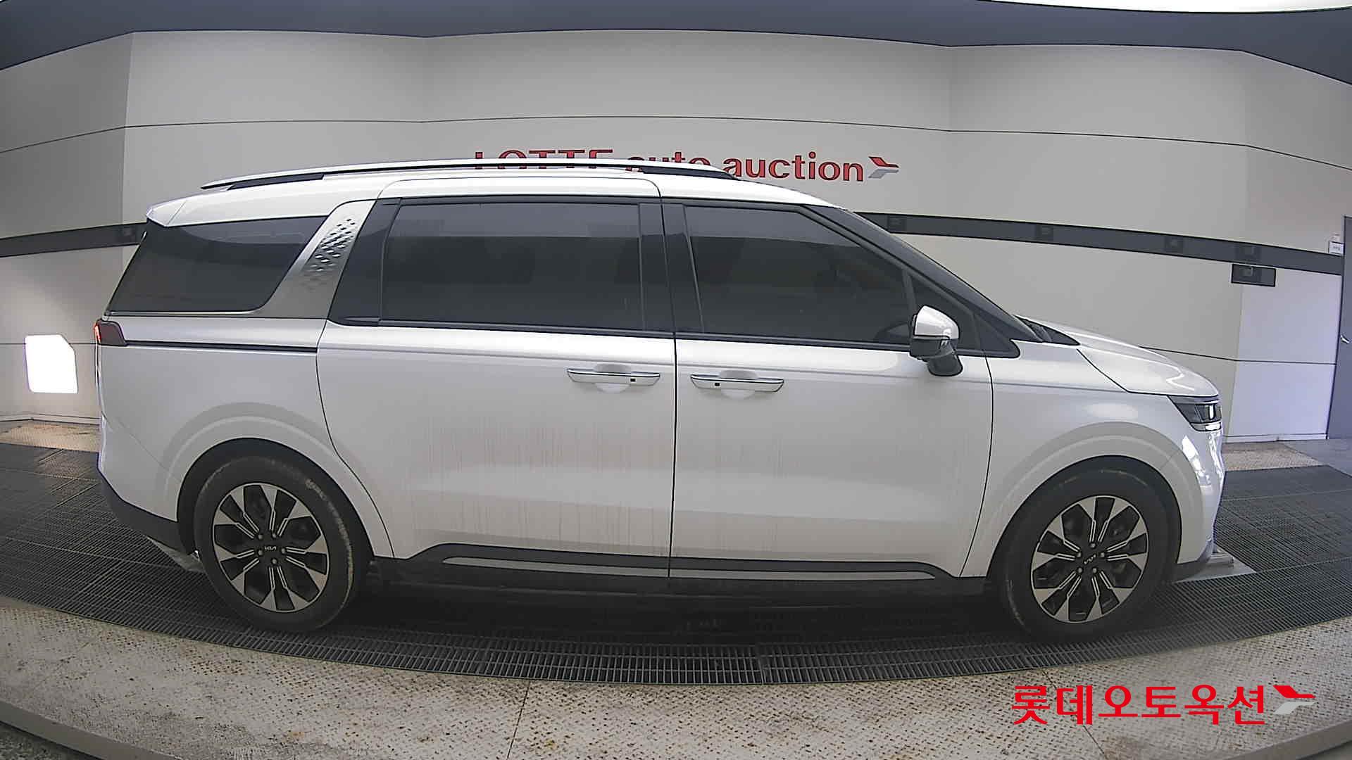 2022 - kia carnival