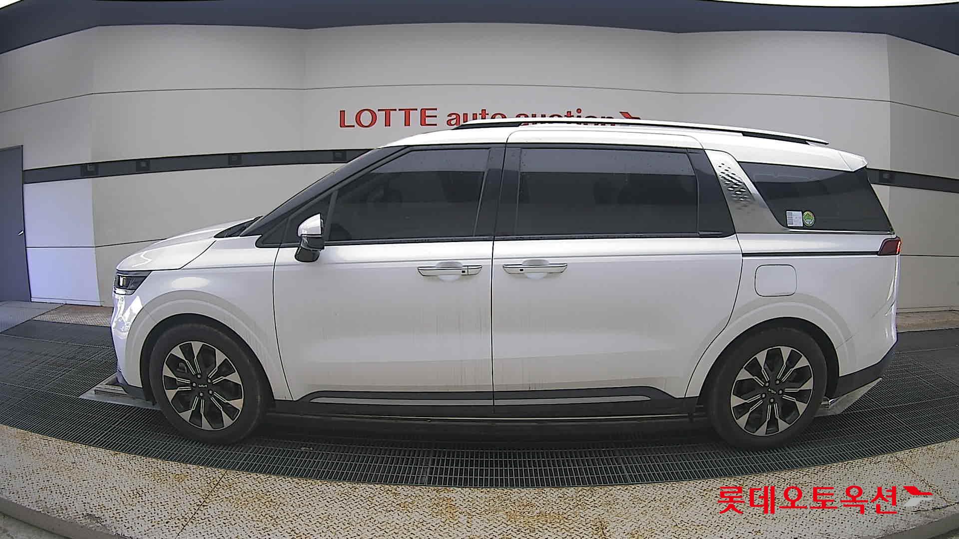 2022 - kia carnival