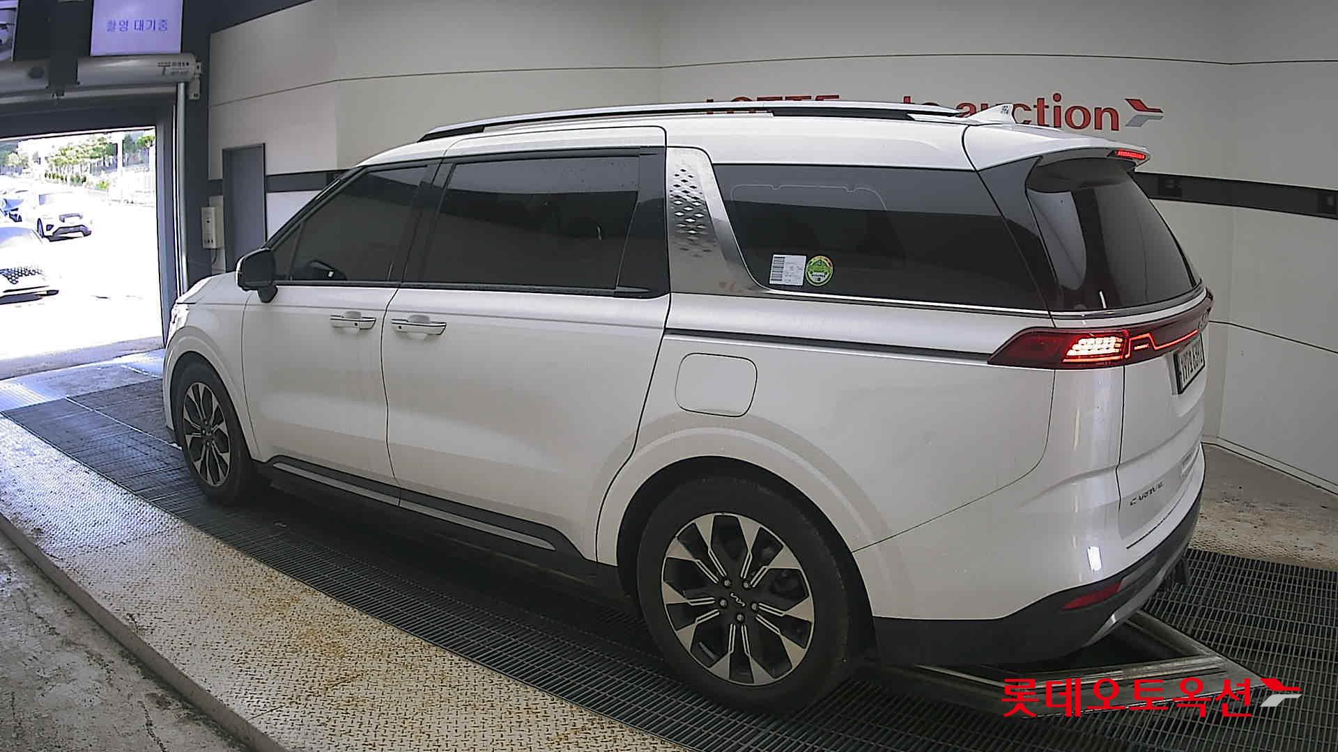2022 - kia carnival