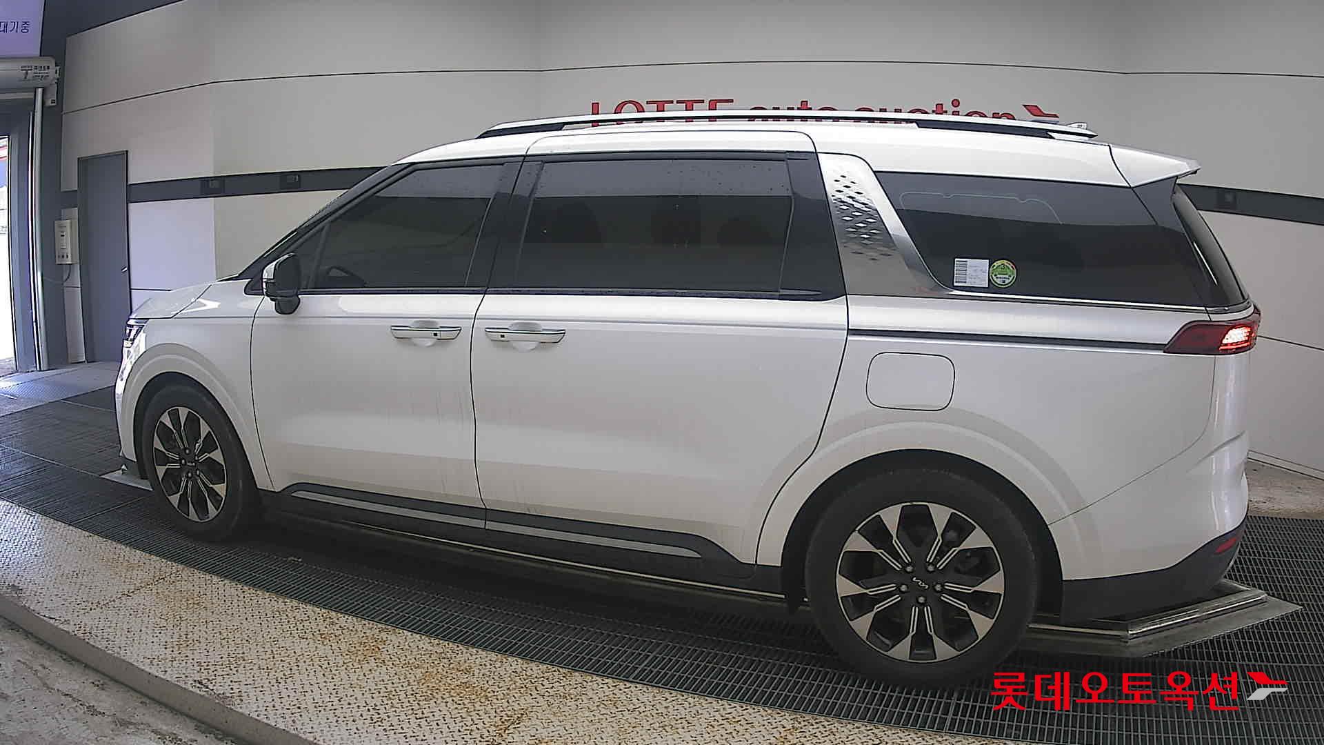 2022 - kia carnival