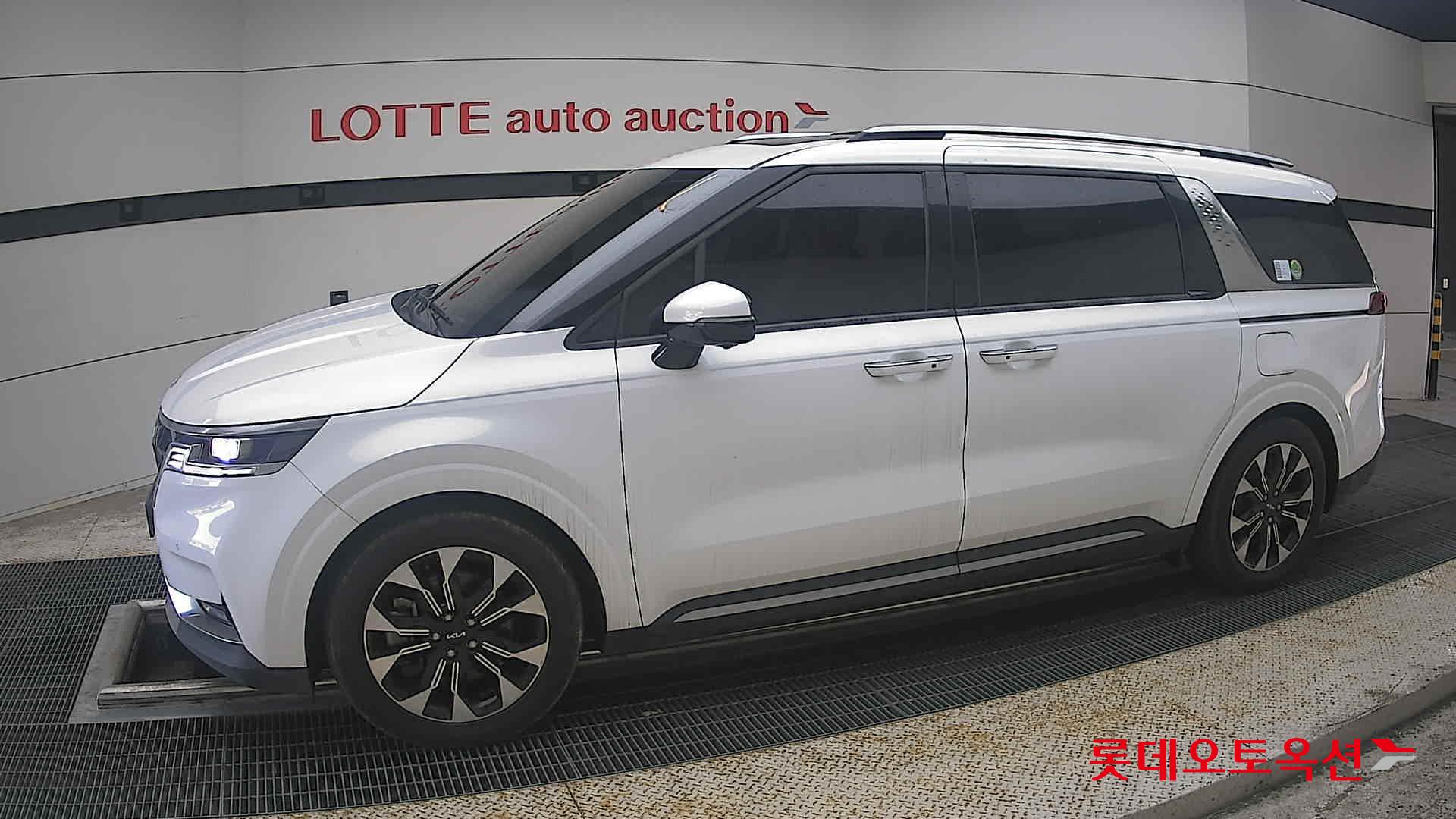 2022 - kia carnival