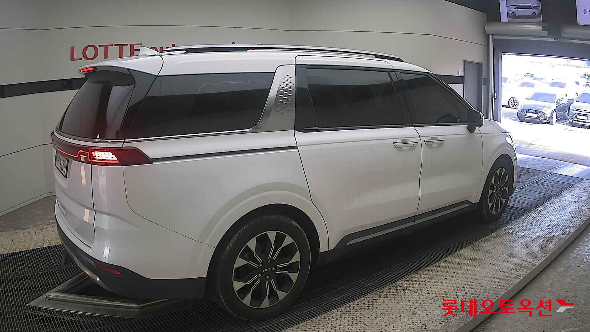 2022 - kia carnival