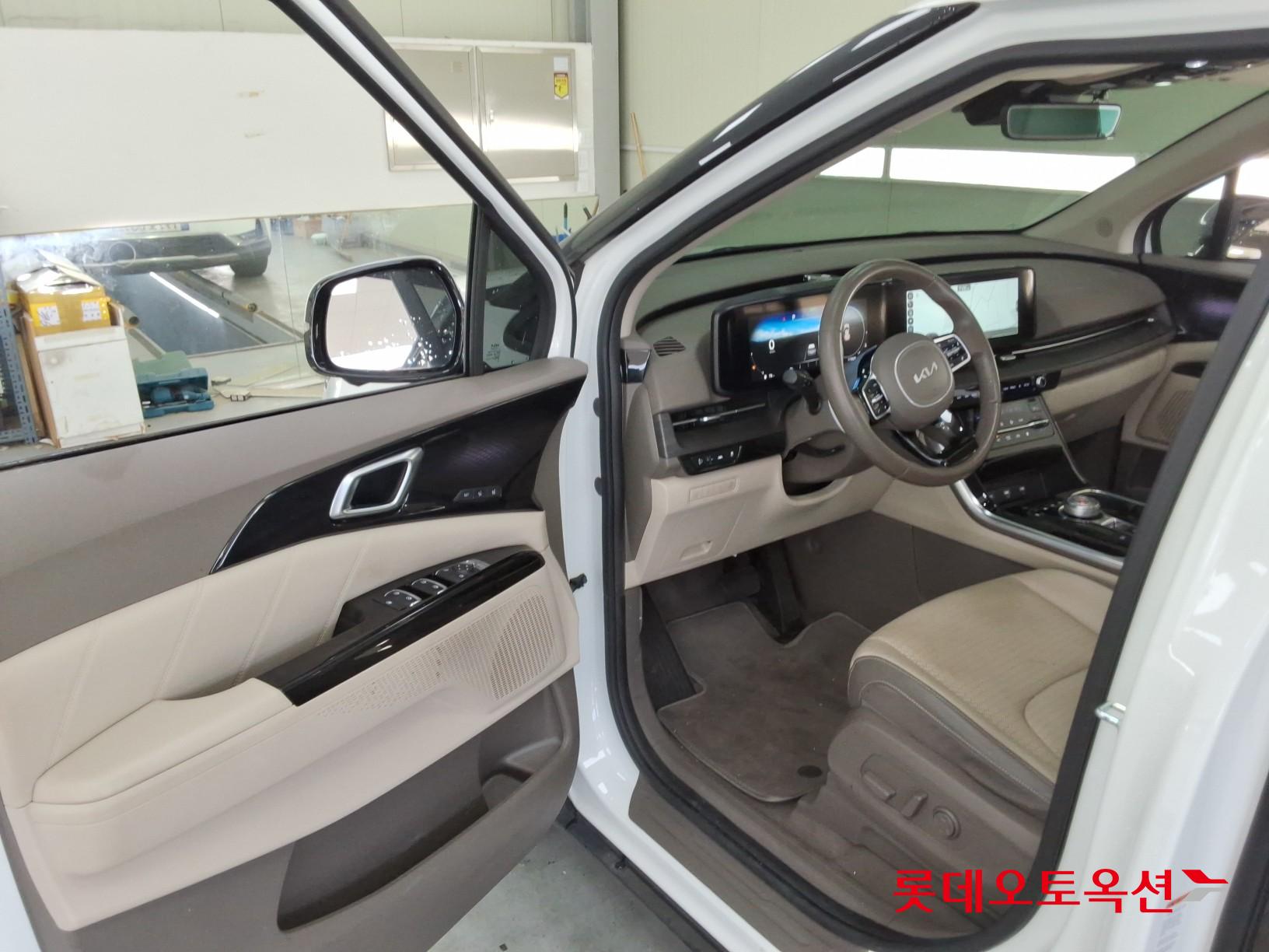 2022 - kia carnival