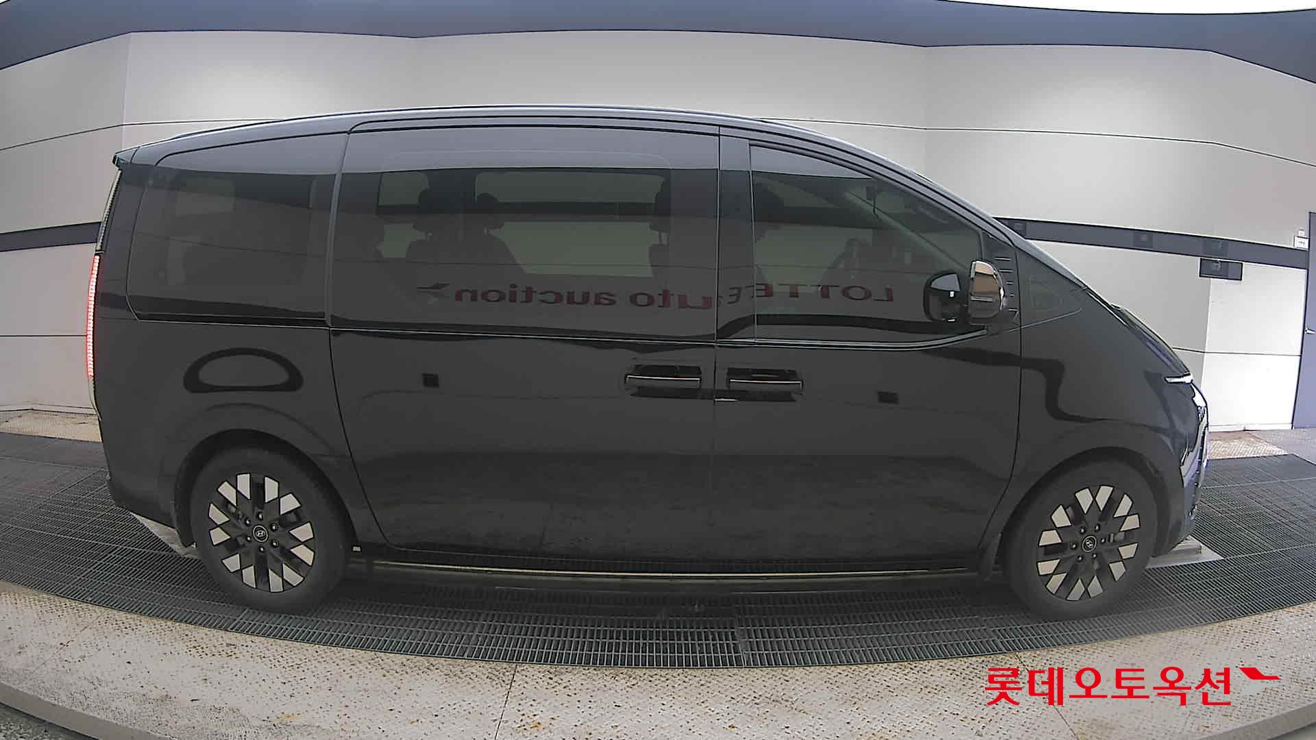 2022 - hyundai staria