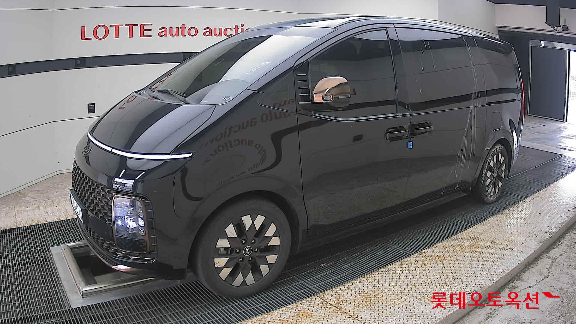 2022 - hyundai staria