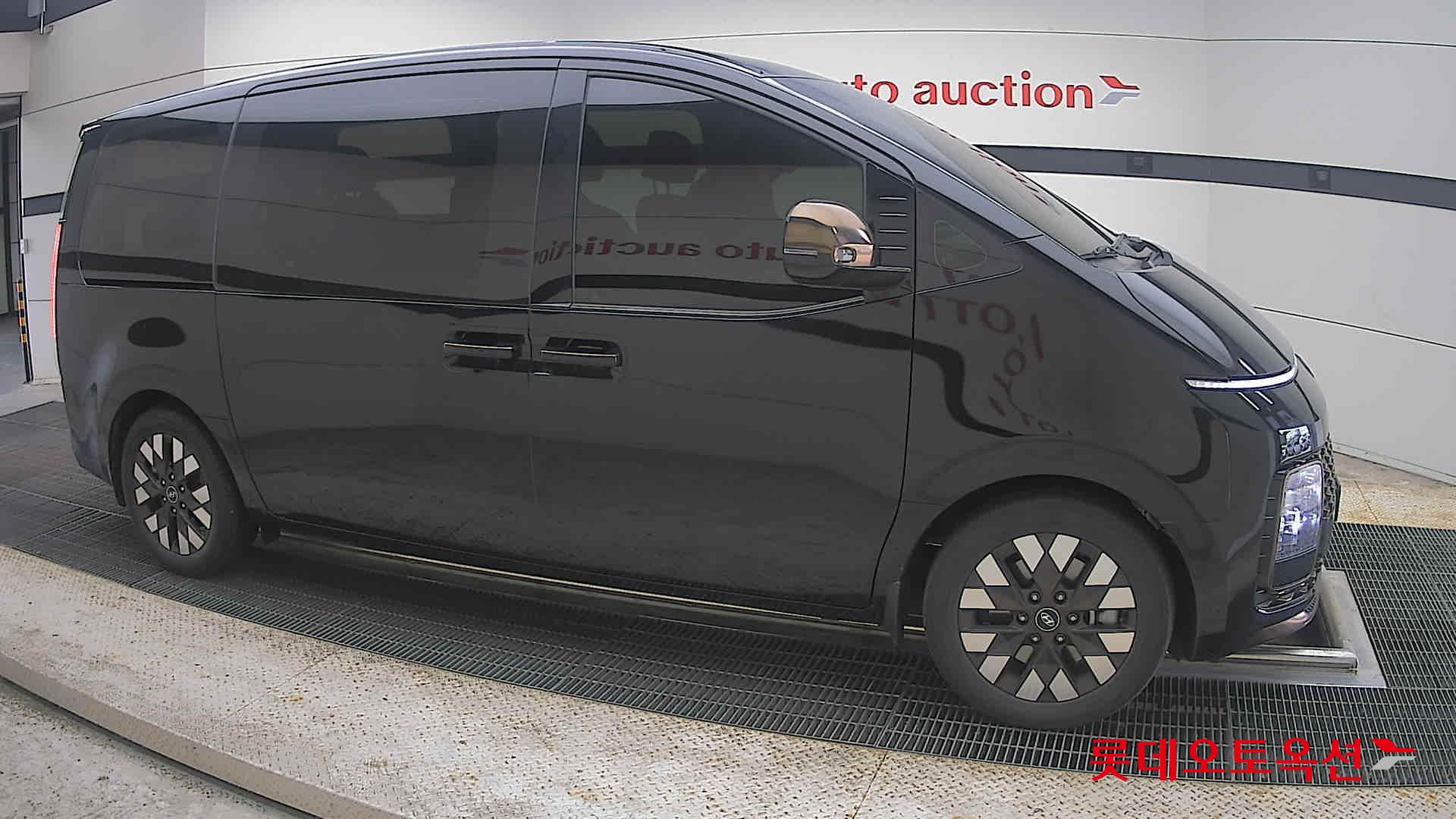 2022 - hyundai staria