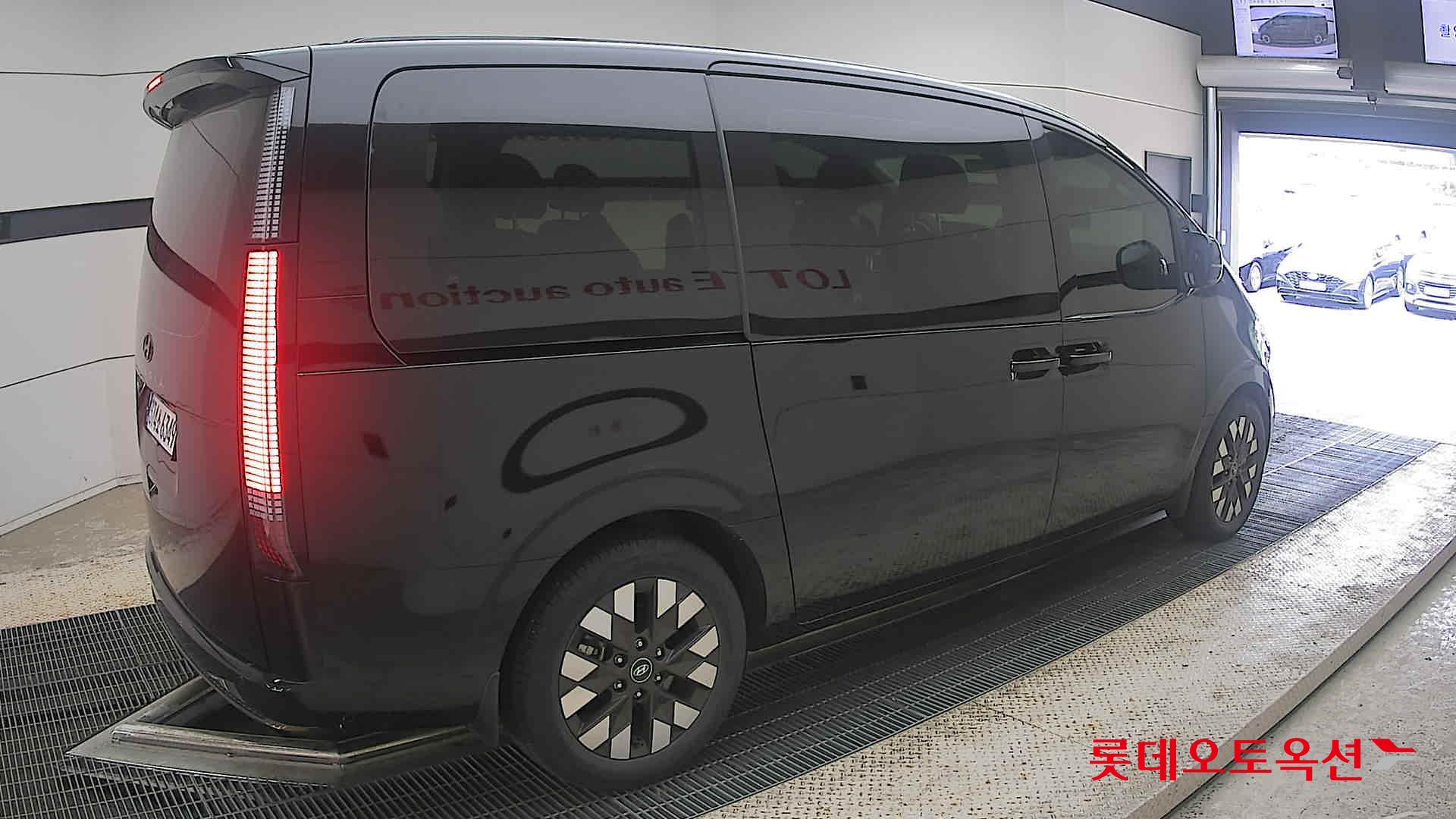 2022 - hyundai staria
