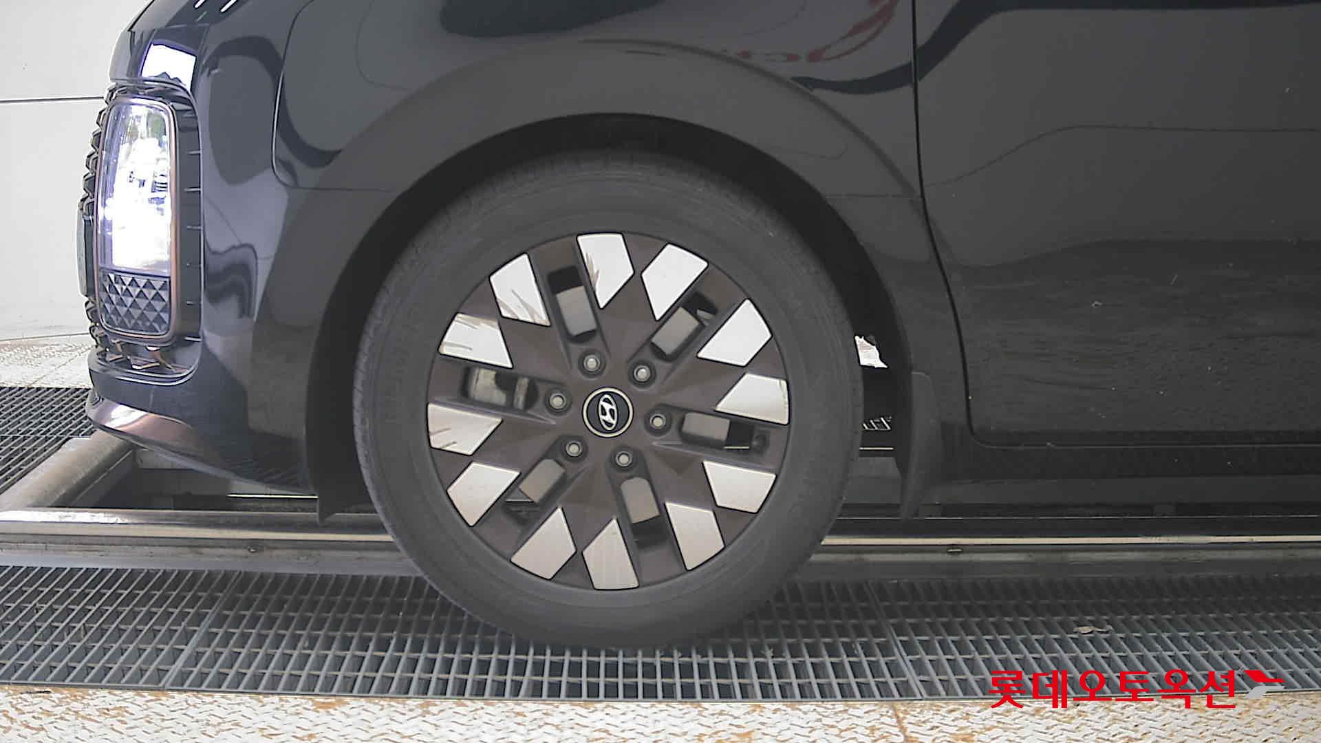 2022 - hyundai staria