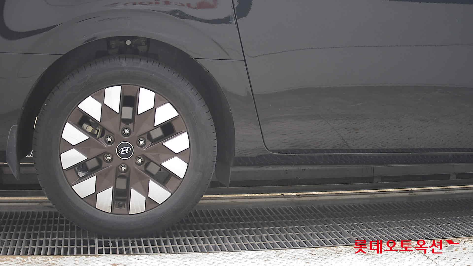 2022 - hyundai staria